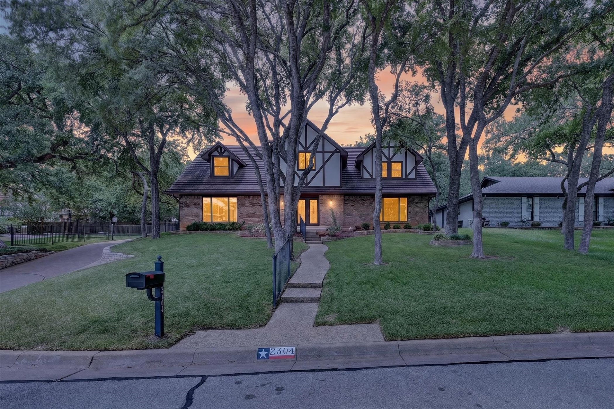 2304 Wakeforest Court