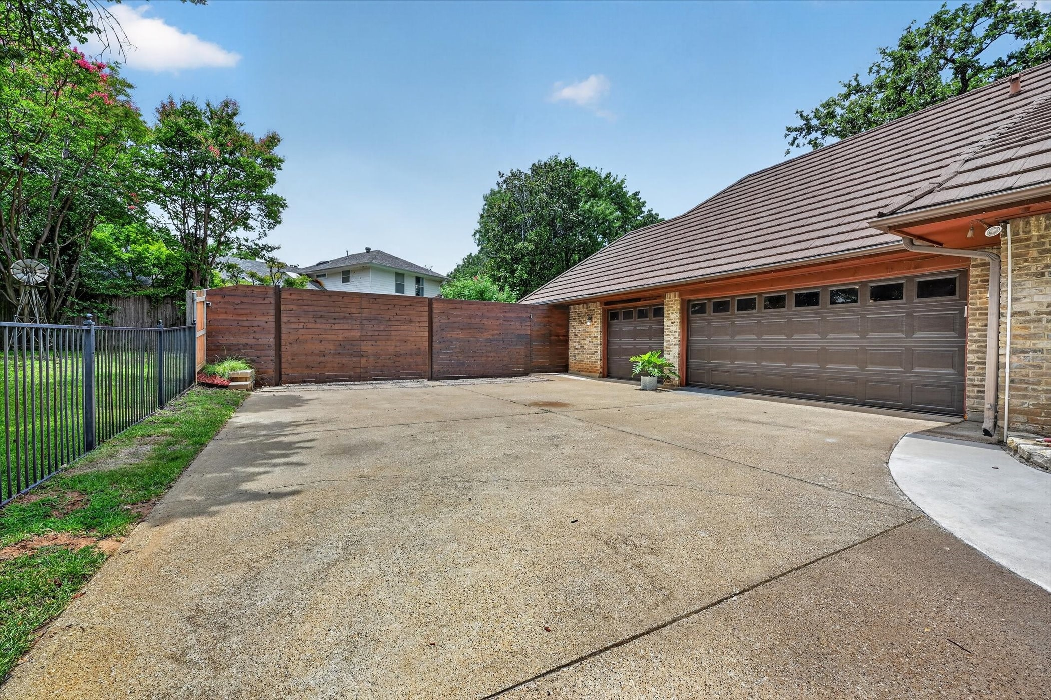 2304 Wakeforest Court
