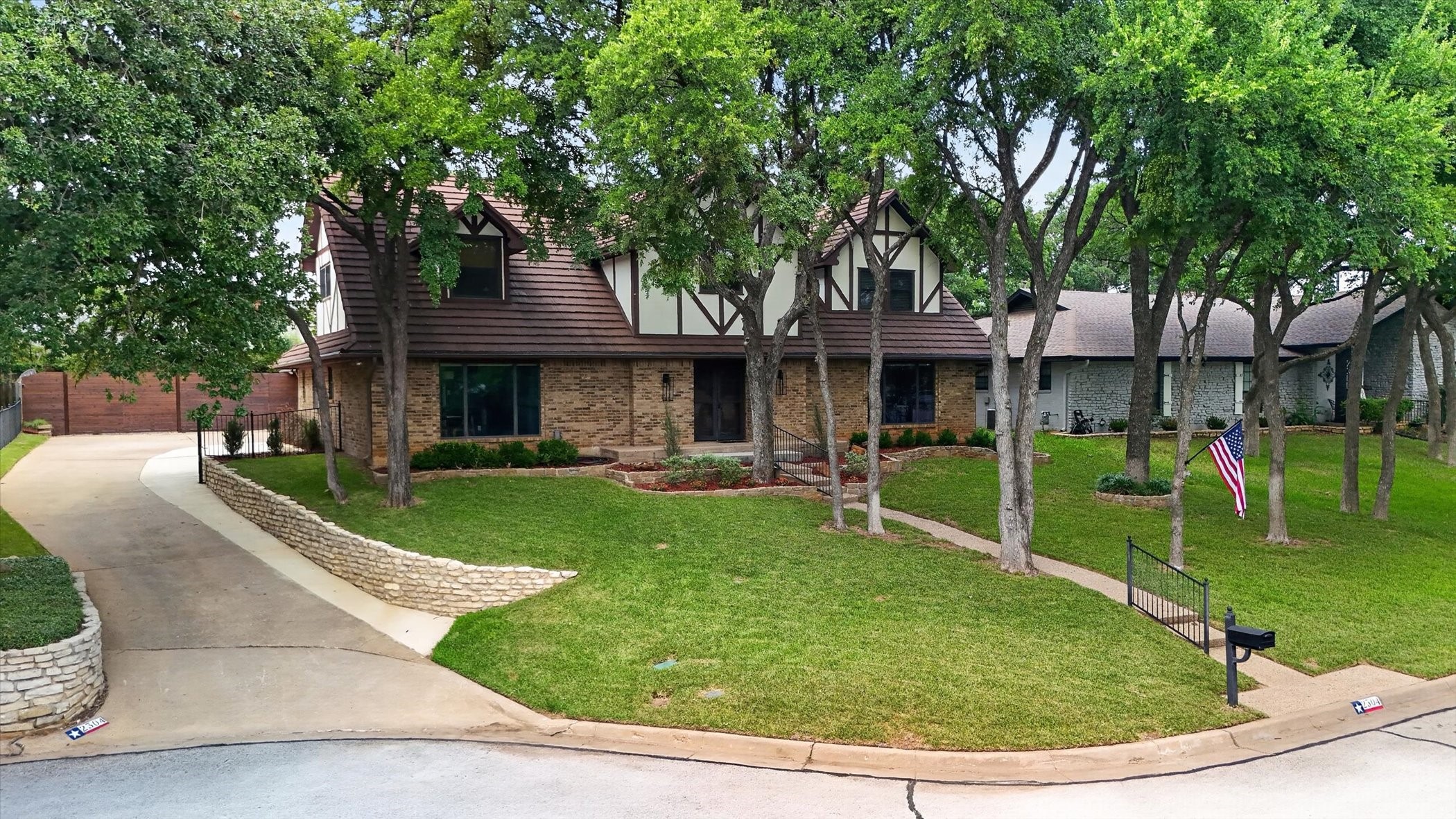 2304 Wakeforest Court
