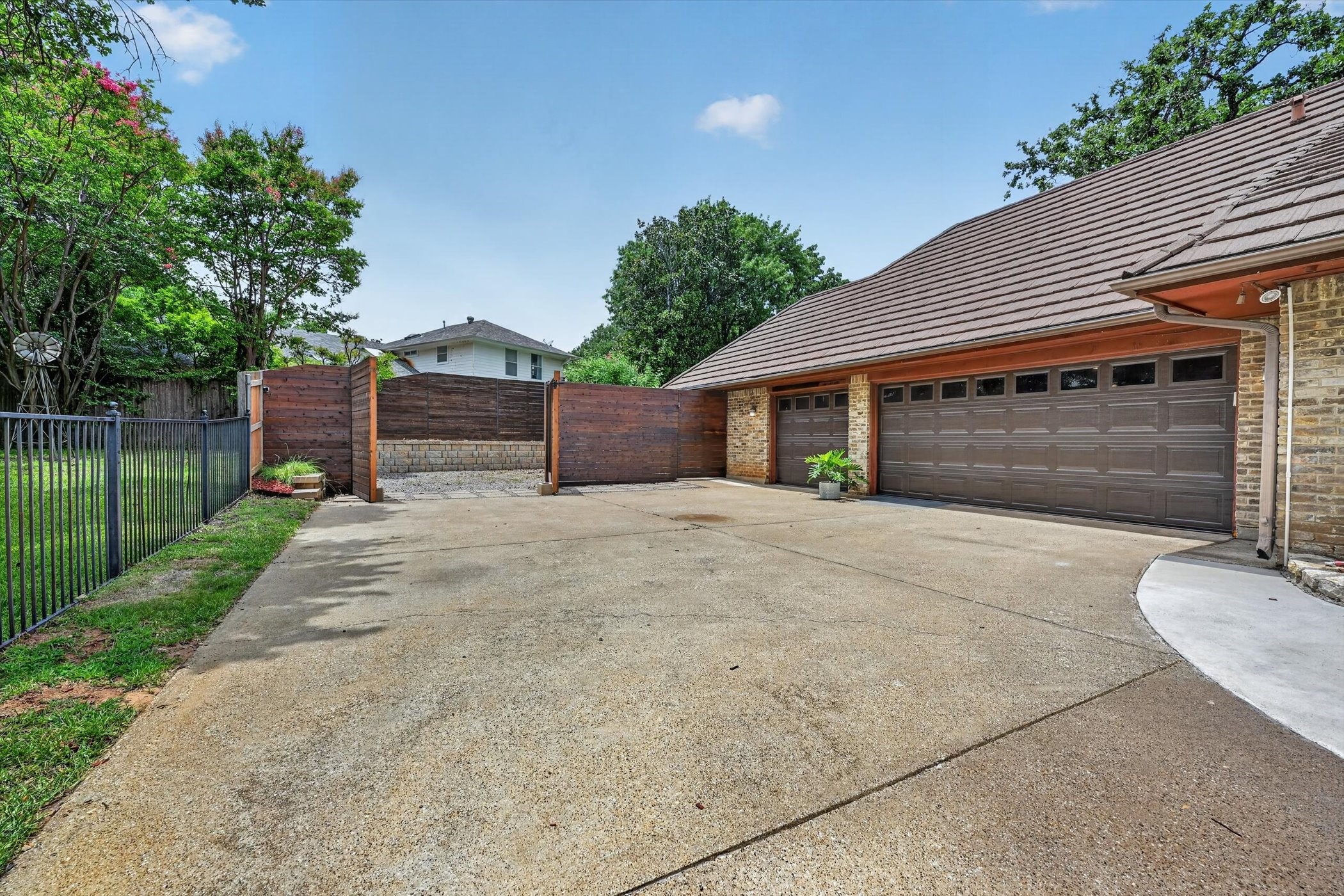2304 Wakeforest Court