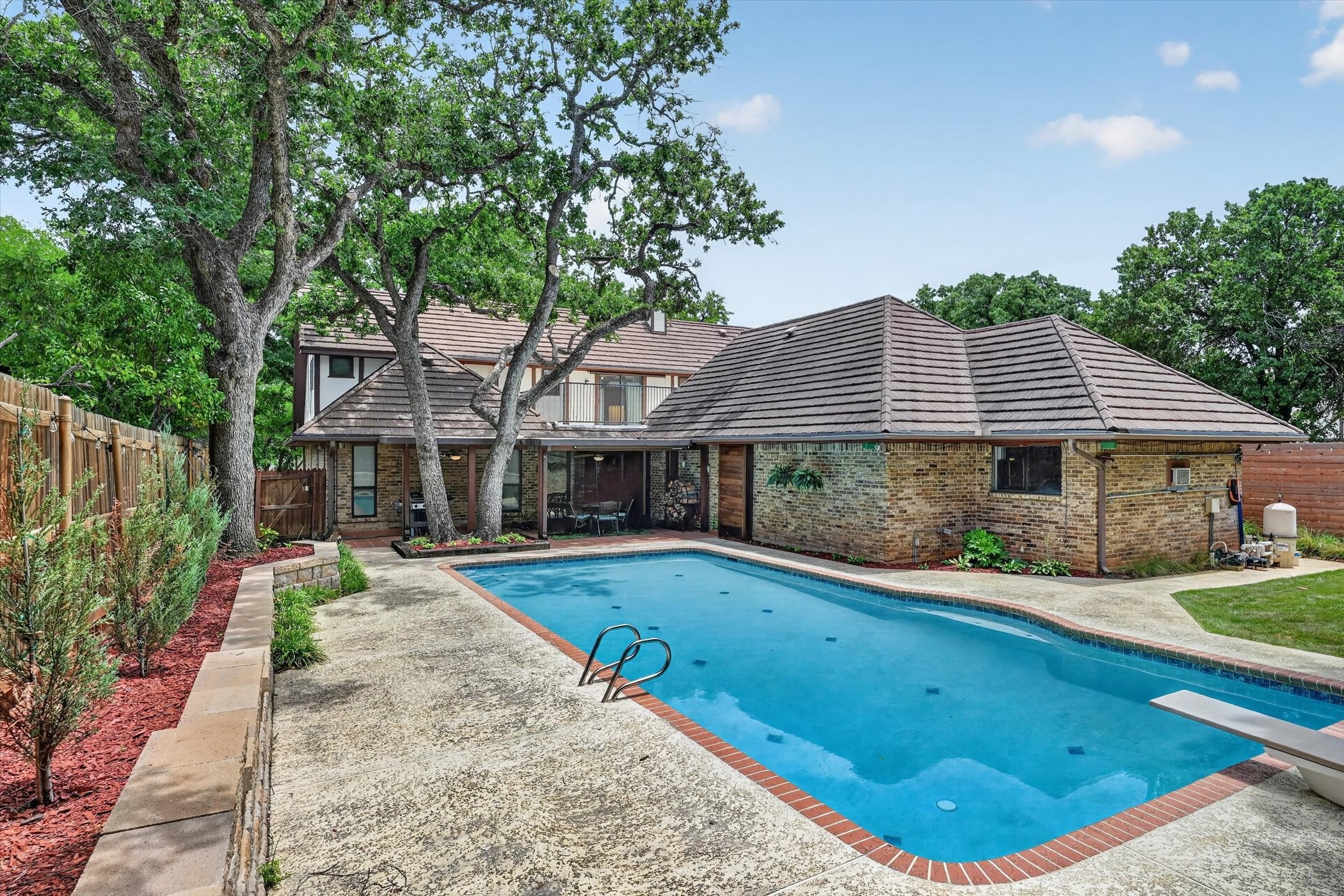 2304 Wakeforest Court