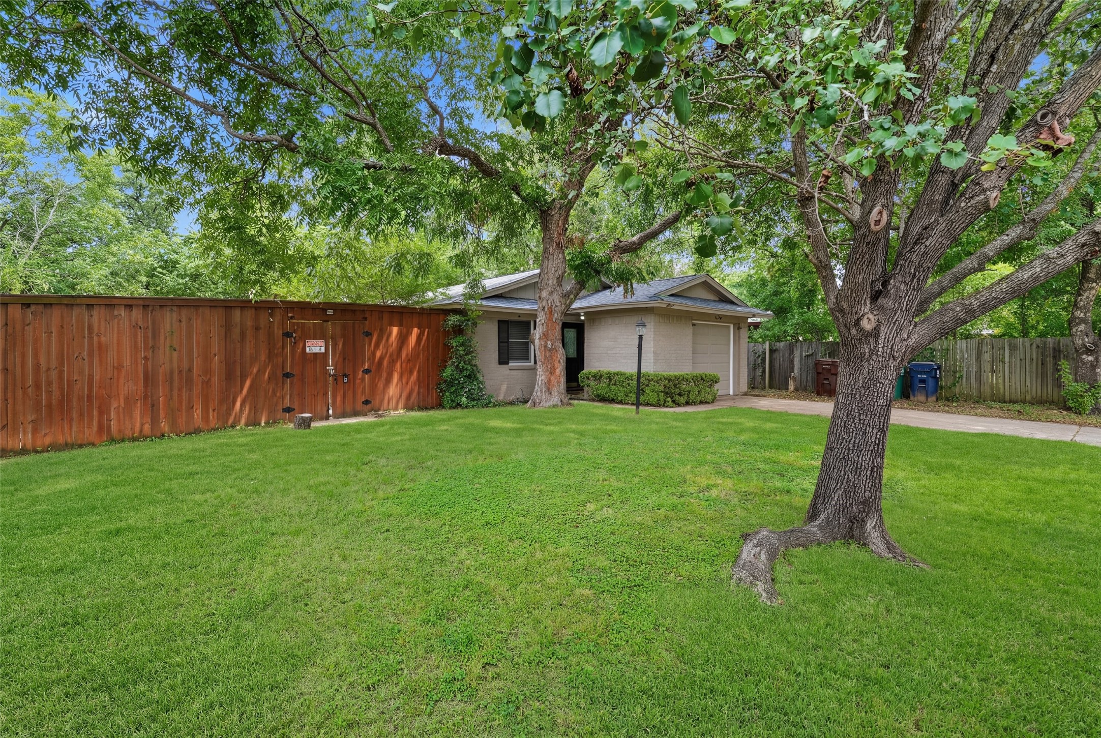 3004 Montclair Place