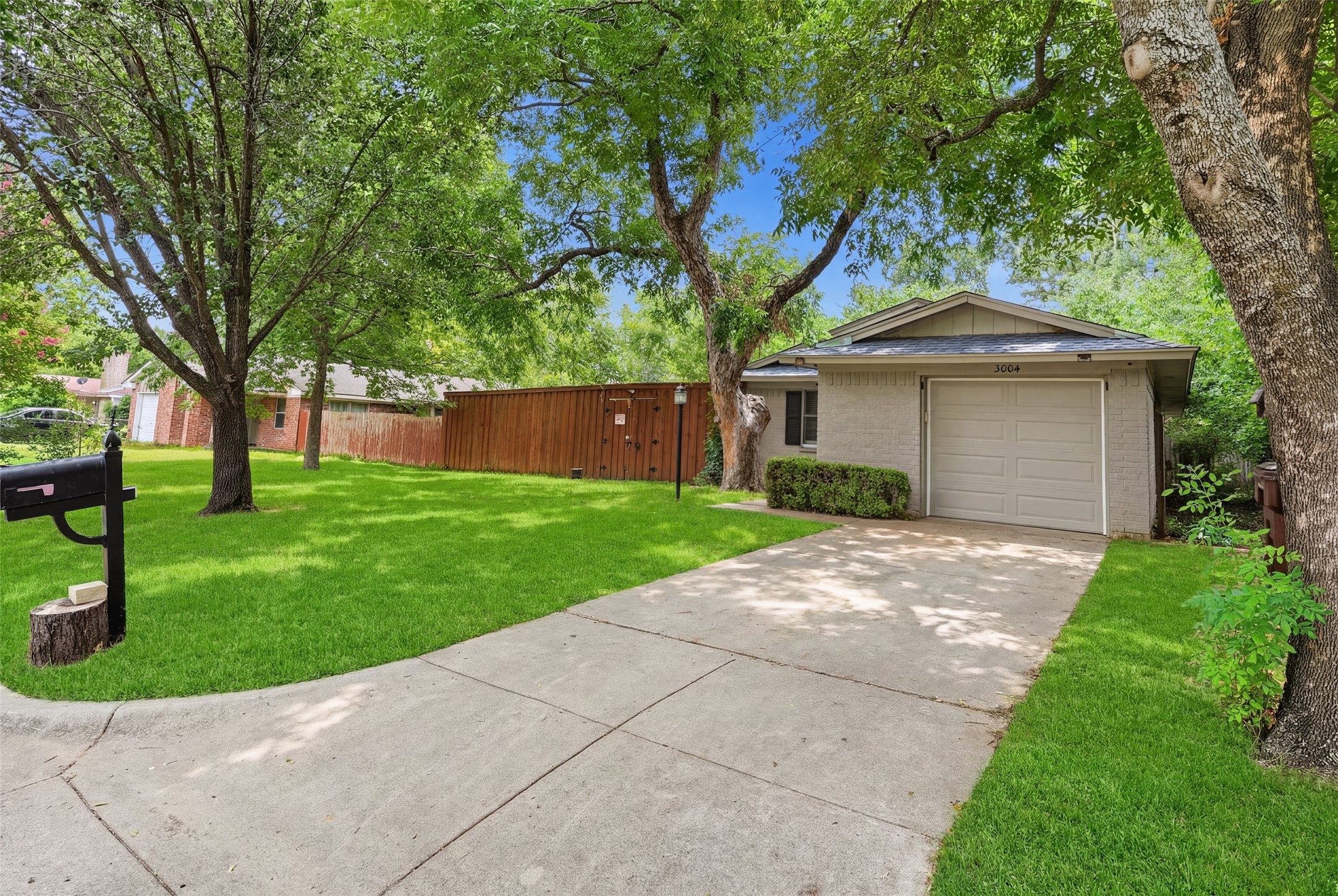 3004 Montclair Place