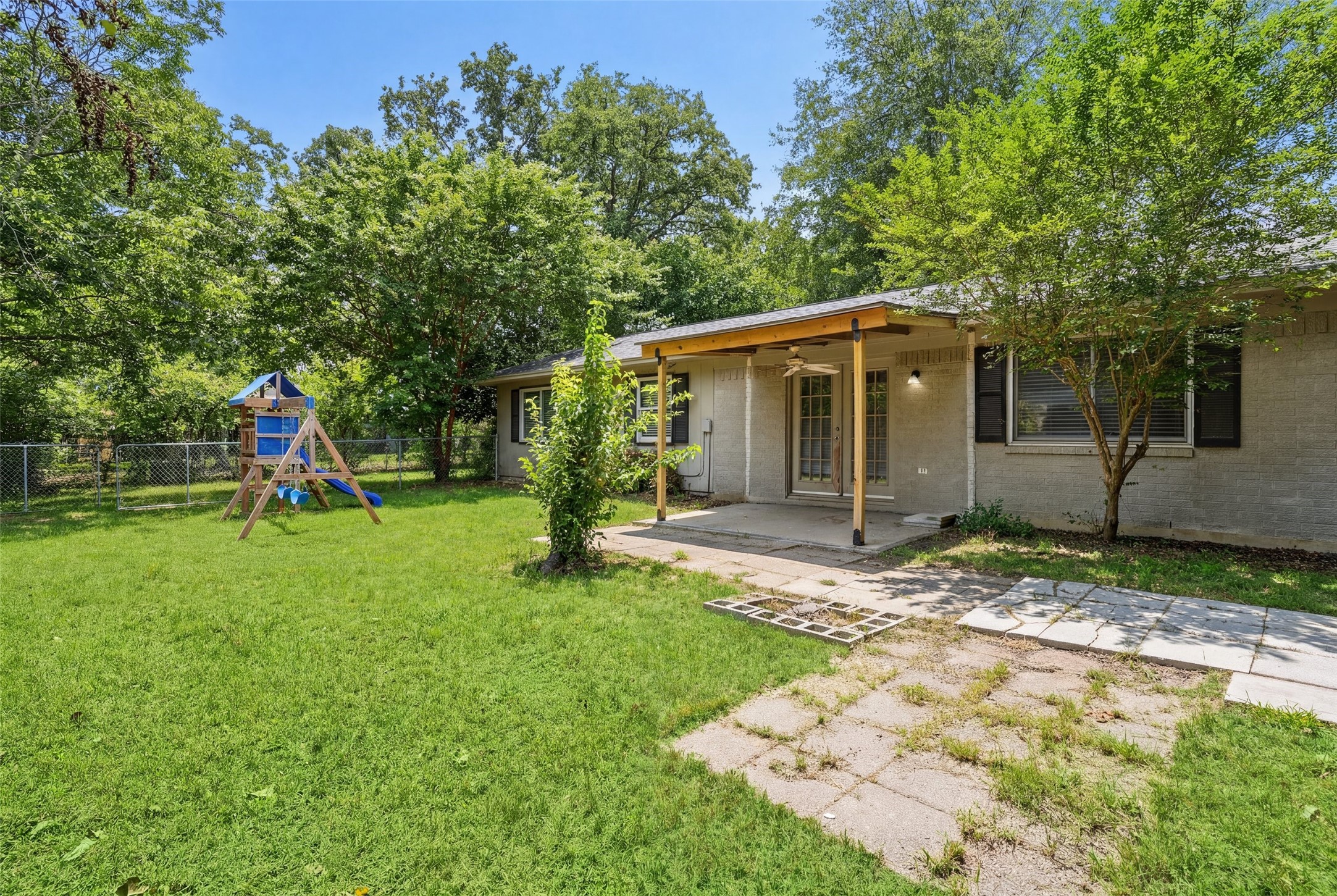 3004 Montclair Place