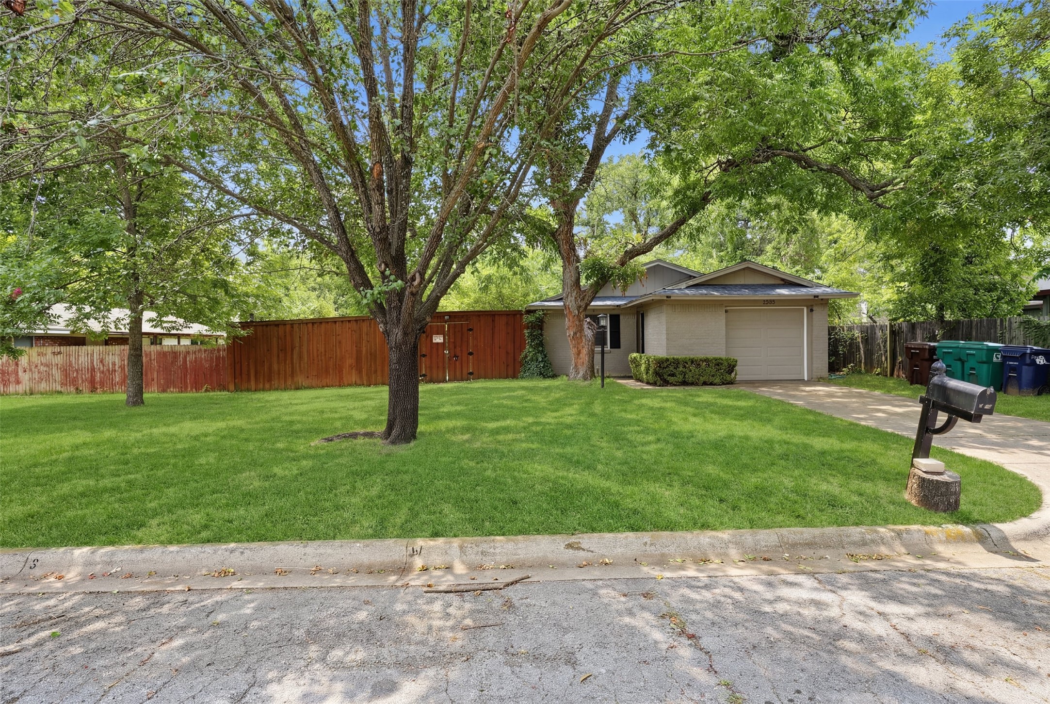3004 Montclair Place