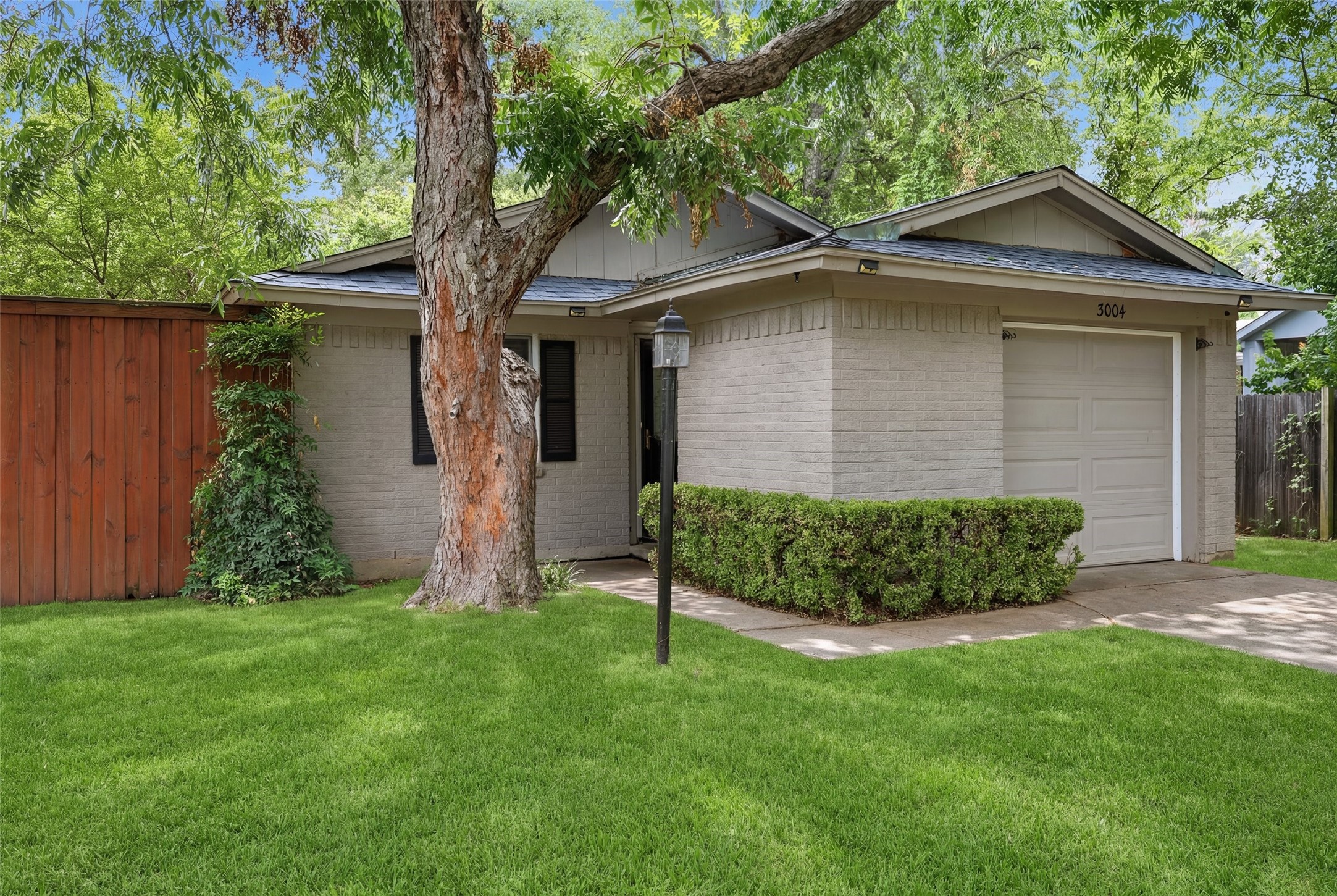 3004 Montclair Place