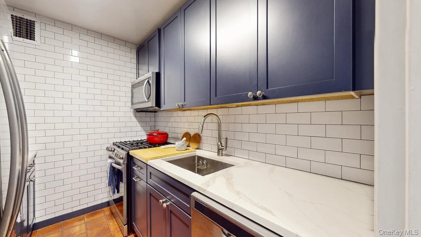185 W End Avenue Unit: 15E