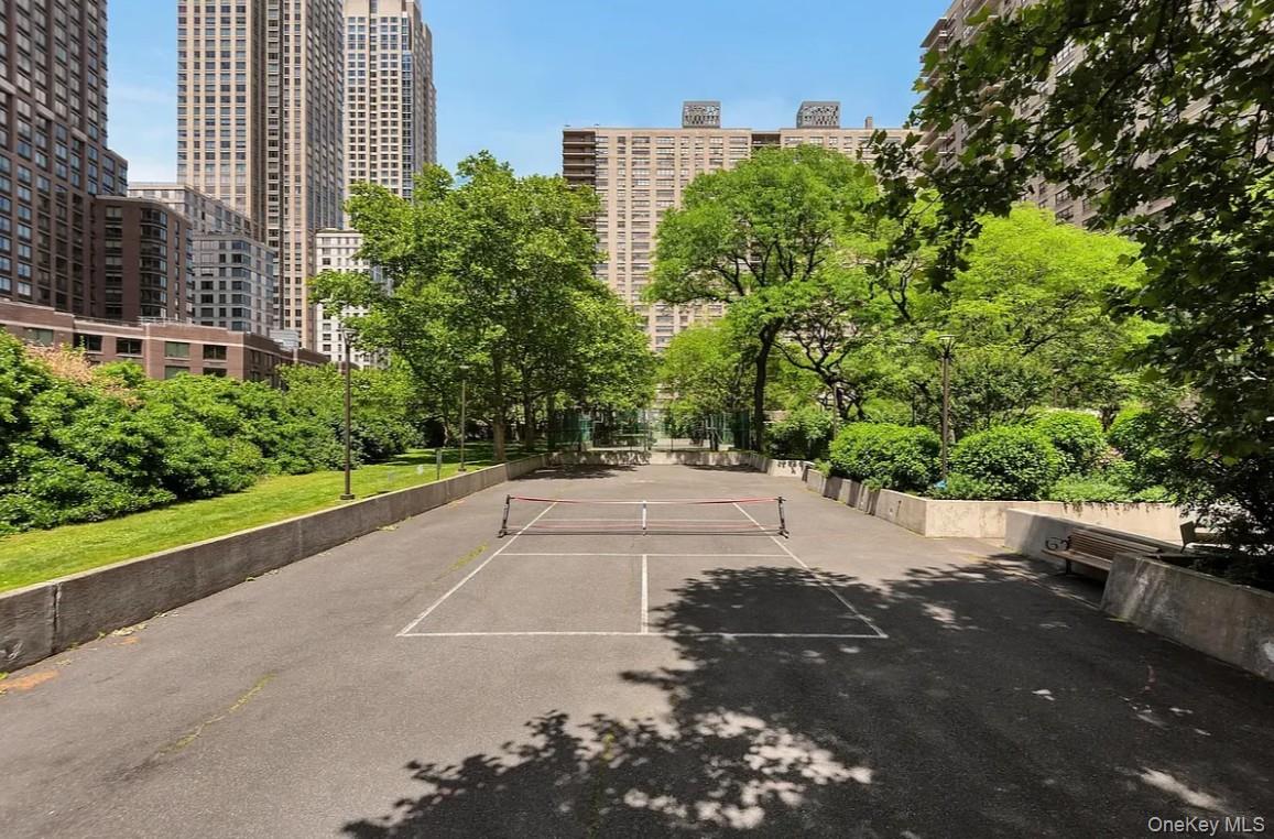 185 W End Avenue Unit: 15E