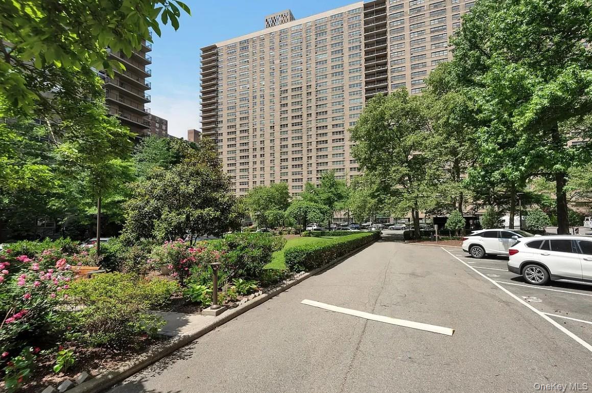 185 W End Avenue Unit: 15E