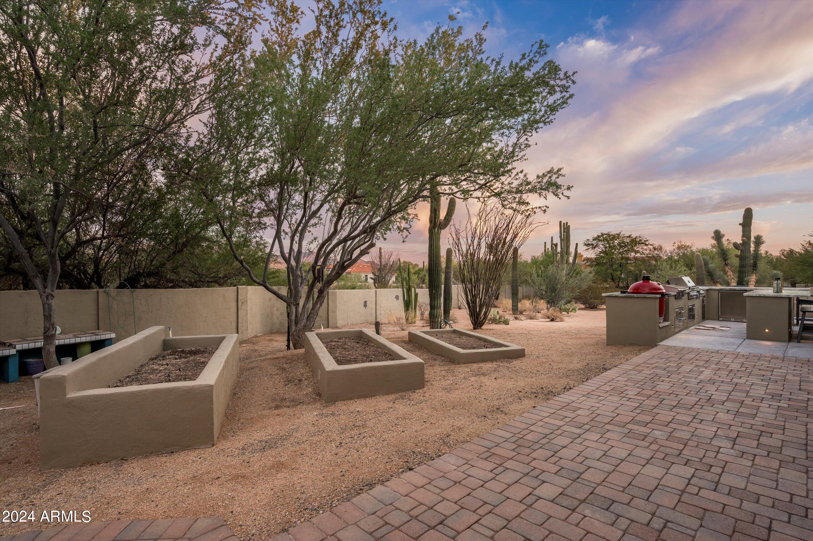 8667 E LARIAT Lane