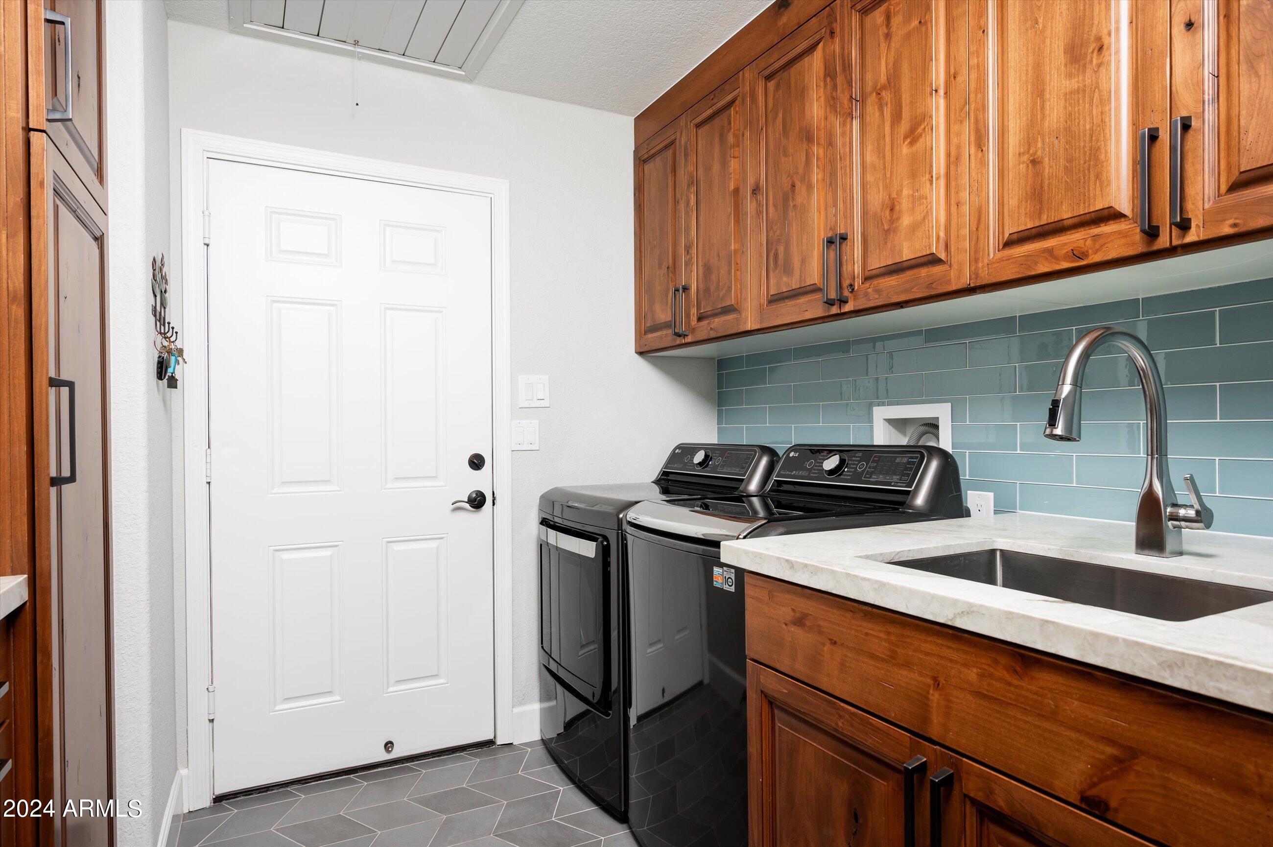 8667 E LARIAT Lane