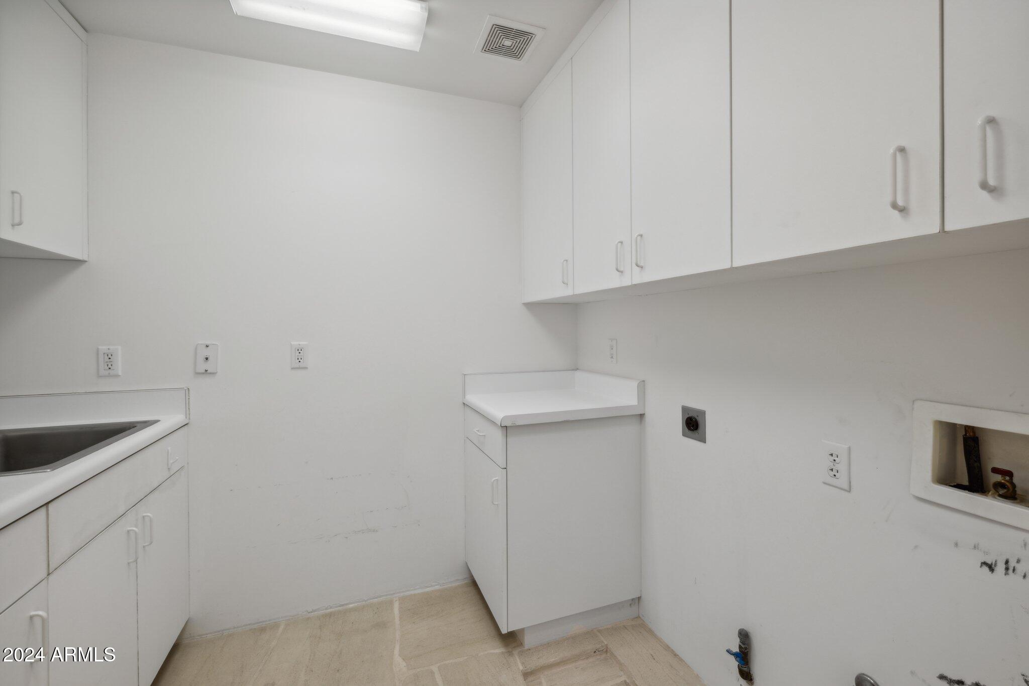 10225 E FOOTHILLS Drive