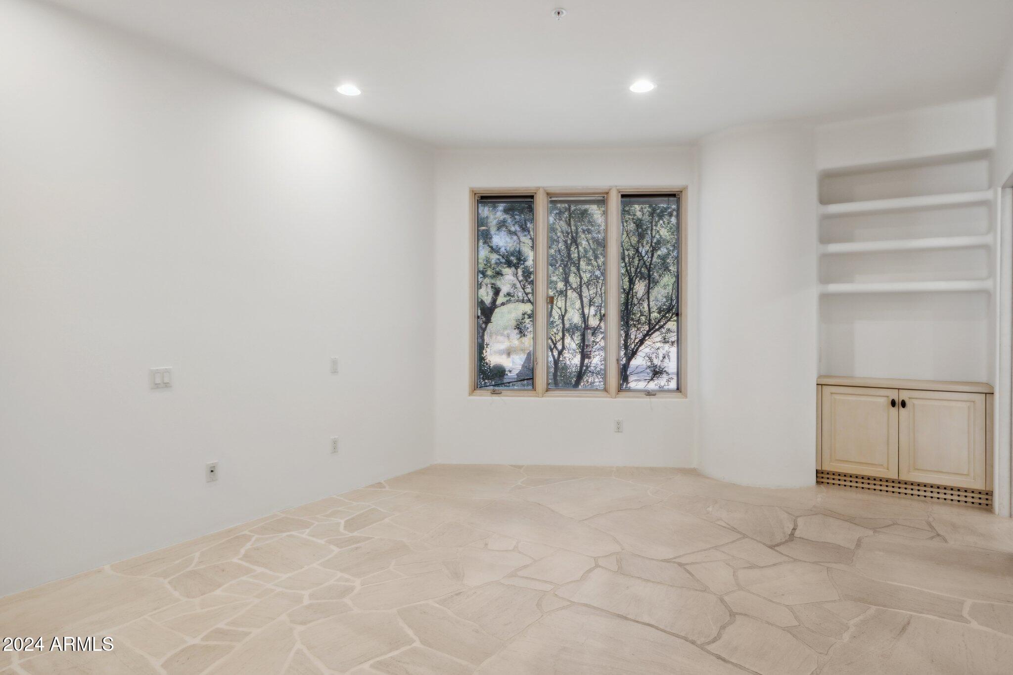 10225 E FOOTHILLS Drive