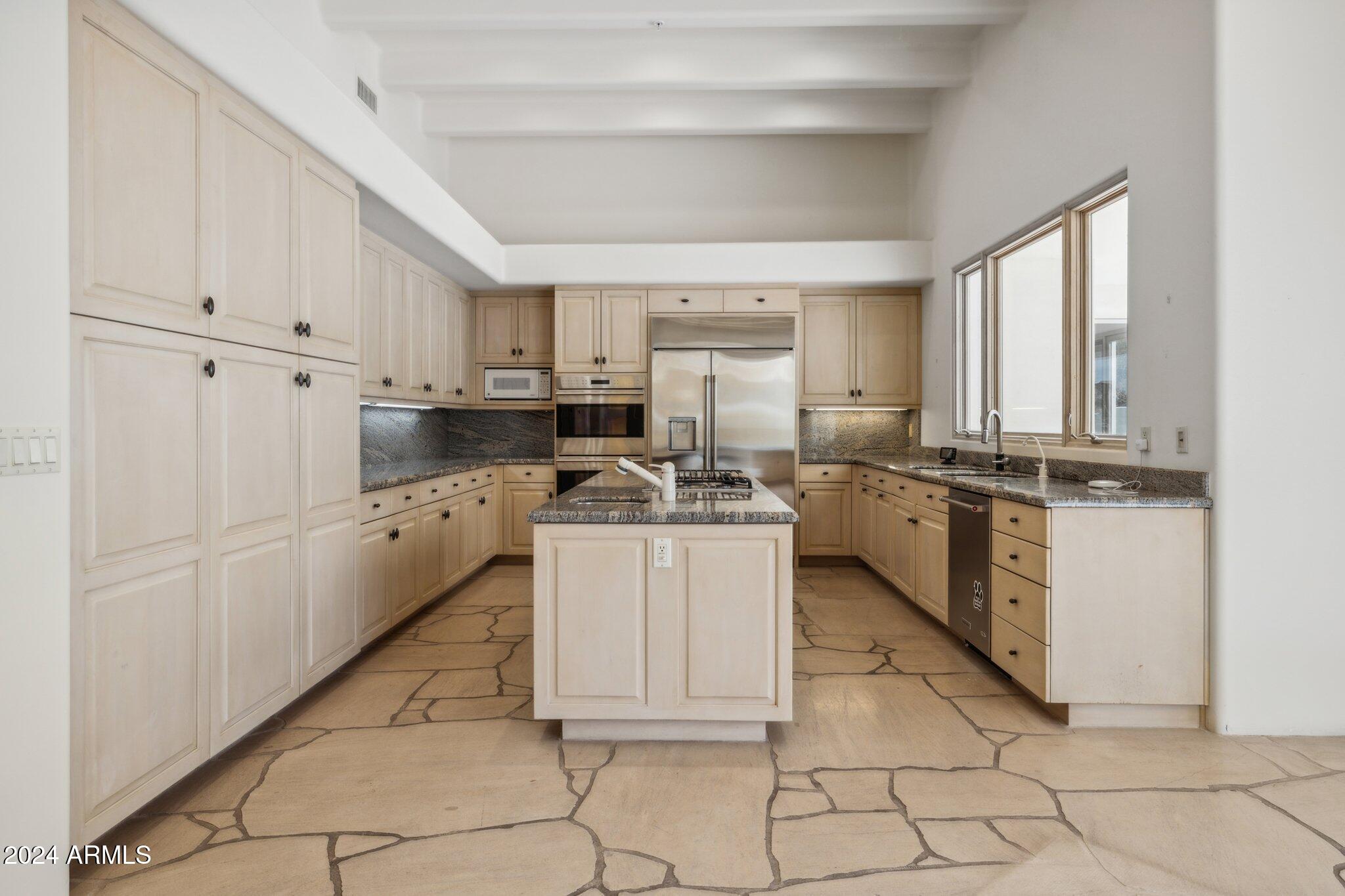 10225 E FOOTHILLS Drive