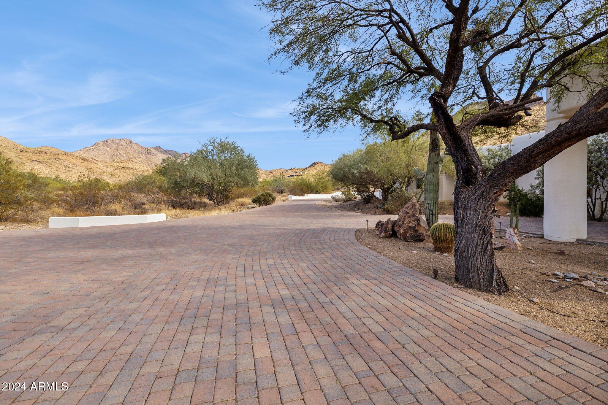 10225 E FOOTHILLS Drive