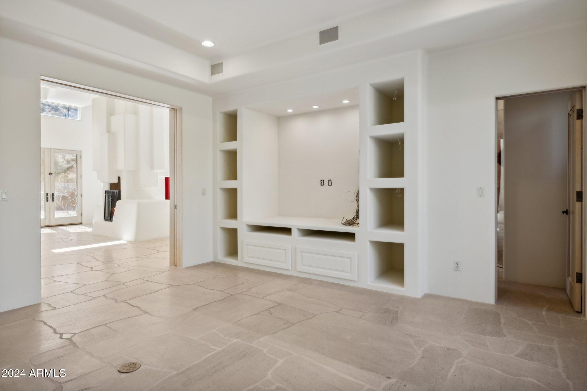 10225 E FOOTHILLS Drive