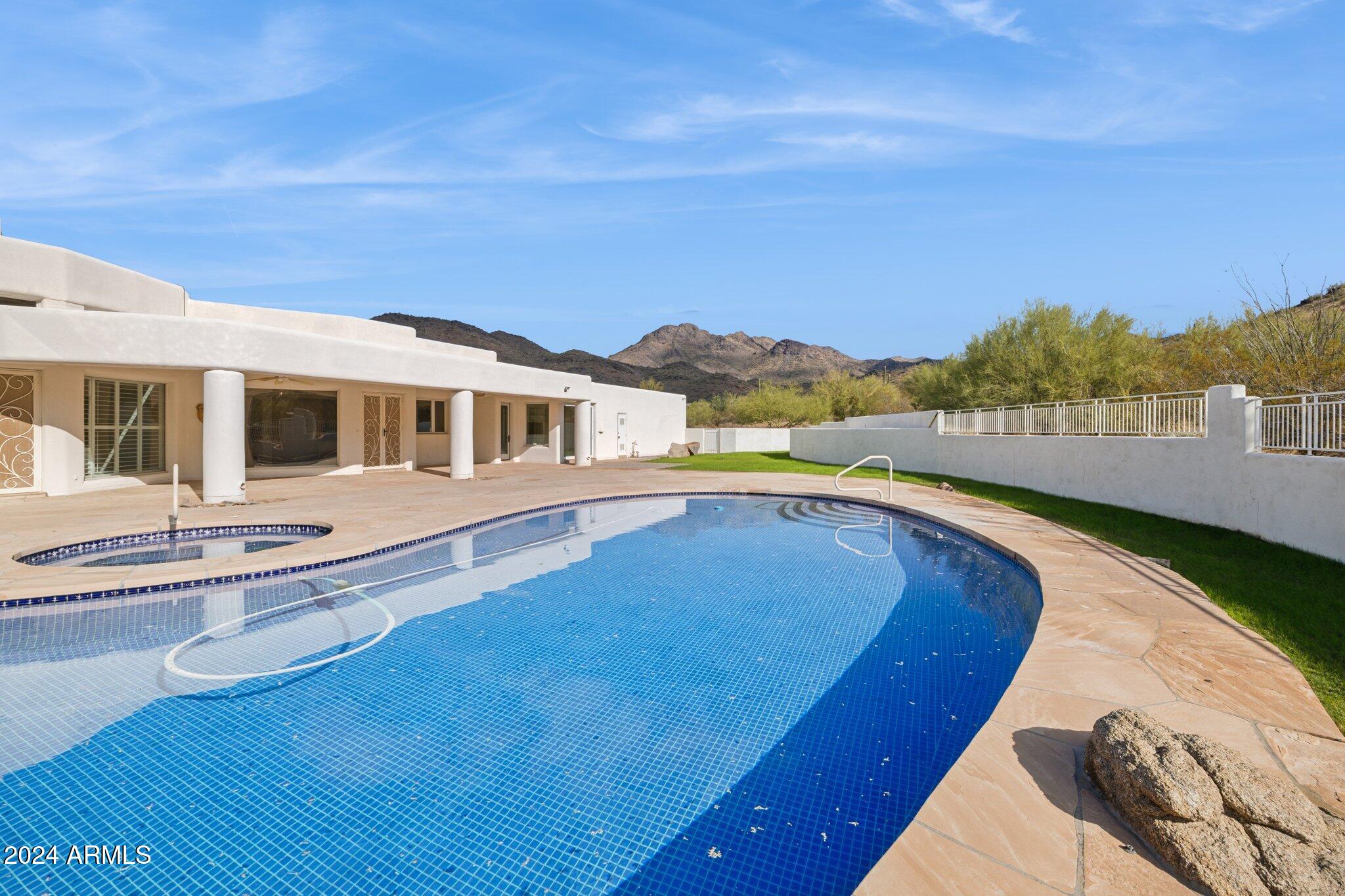 10225 E FOOTHILLS Drive