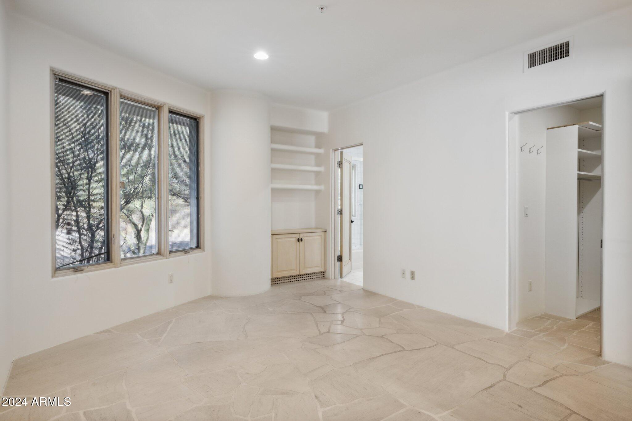 10225 E FOOTHILLS Drive