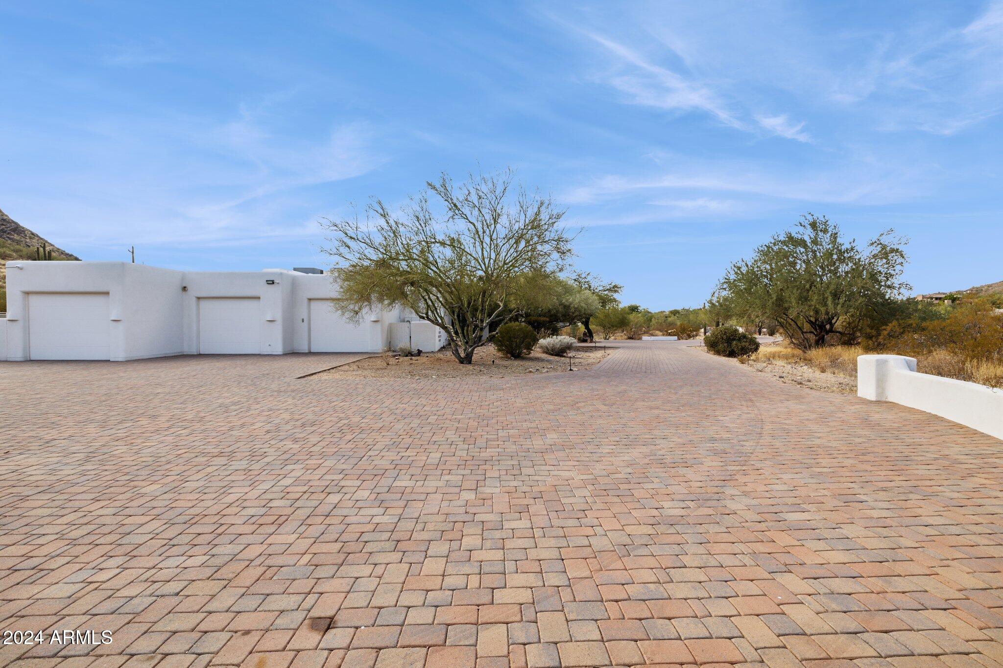 10225 E FOOTHILLS Drive