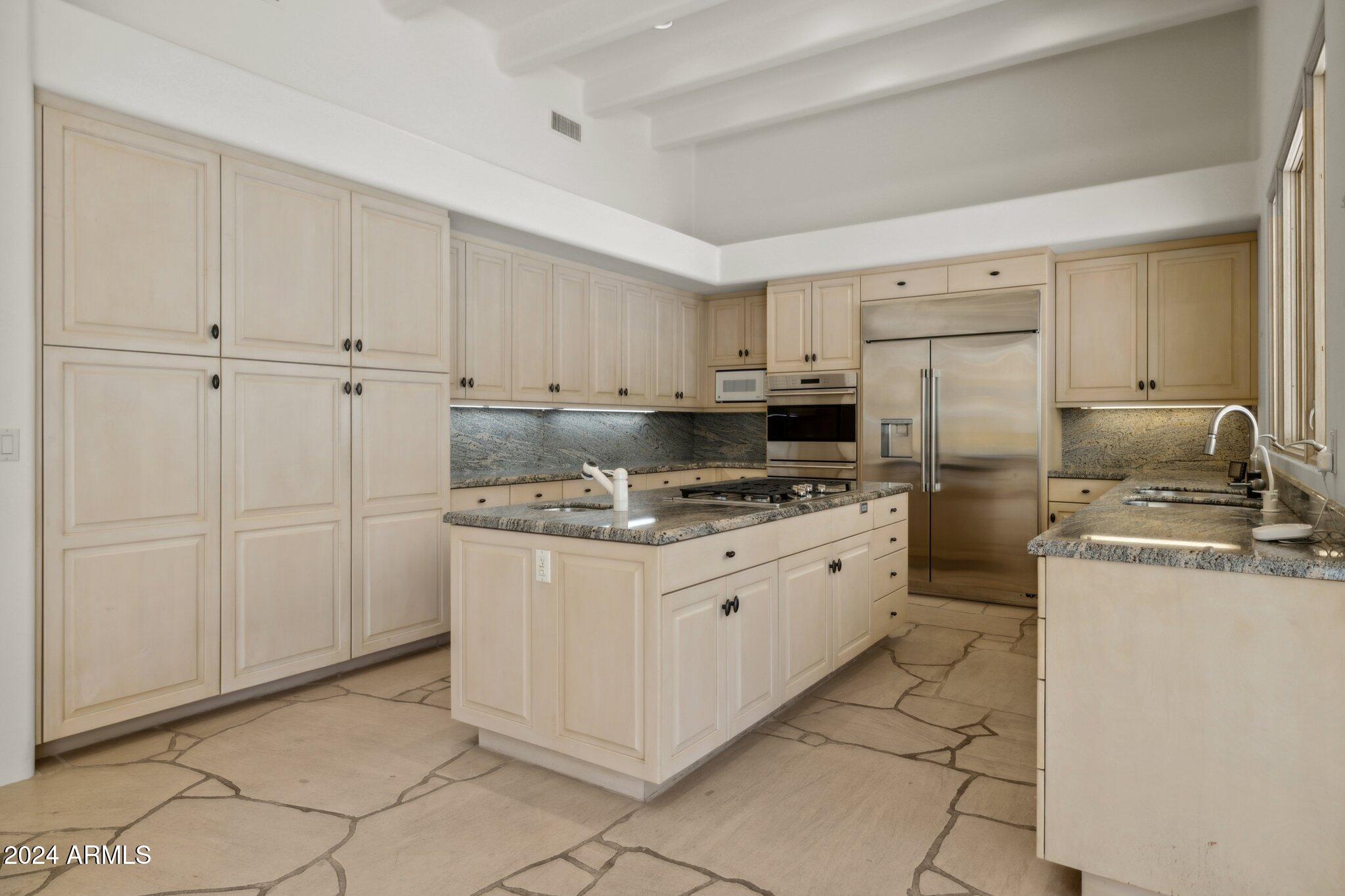 10225 E FOOTHILLS Drive