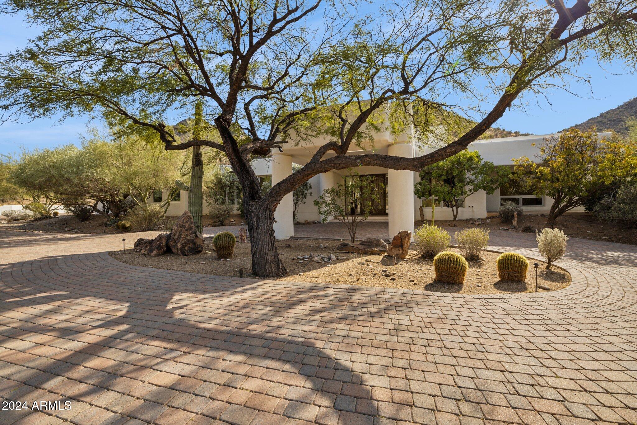 10225 E FOOTHILLS Drive