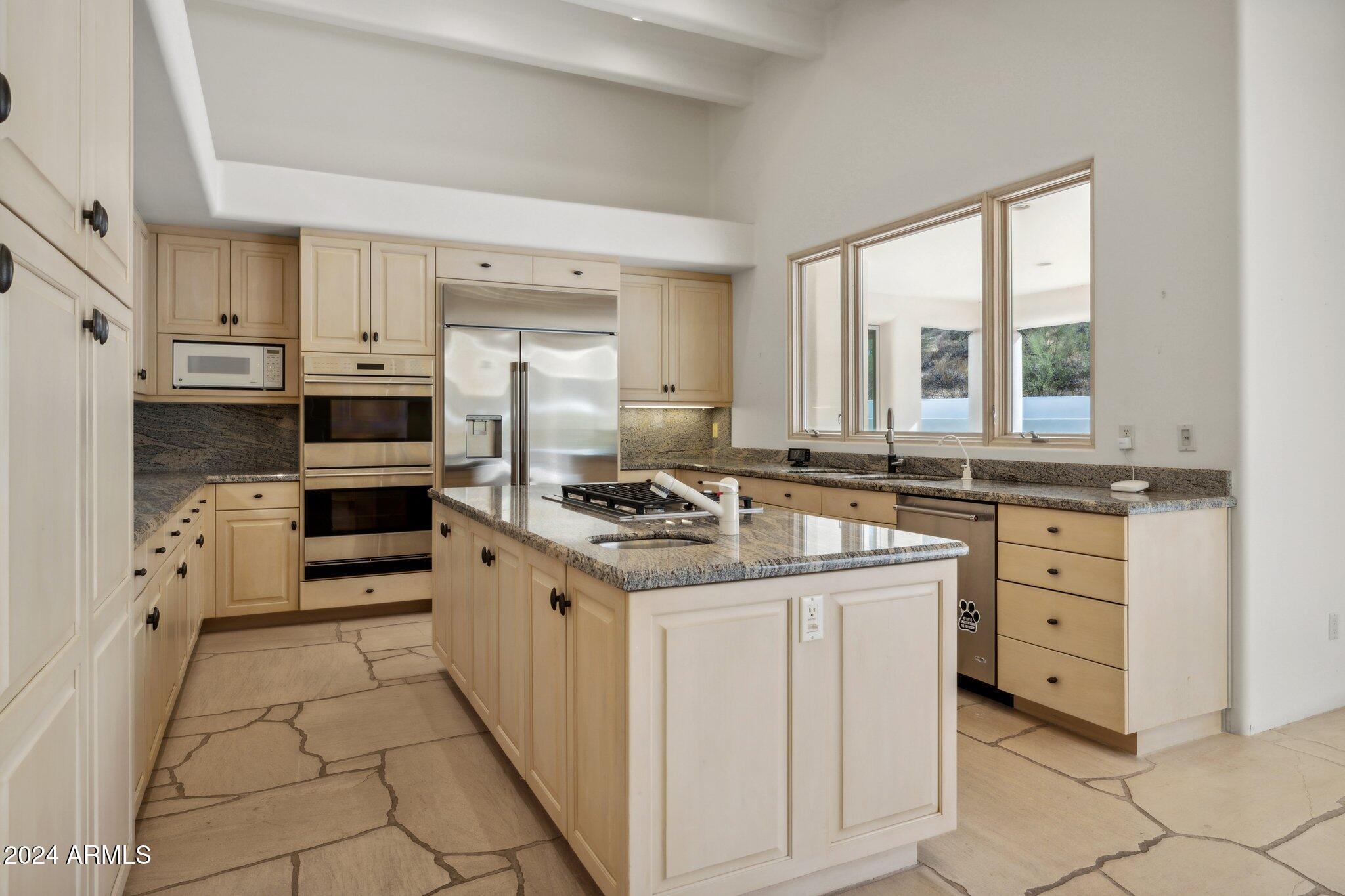 10225 E FOOTHILLS Drive