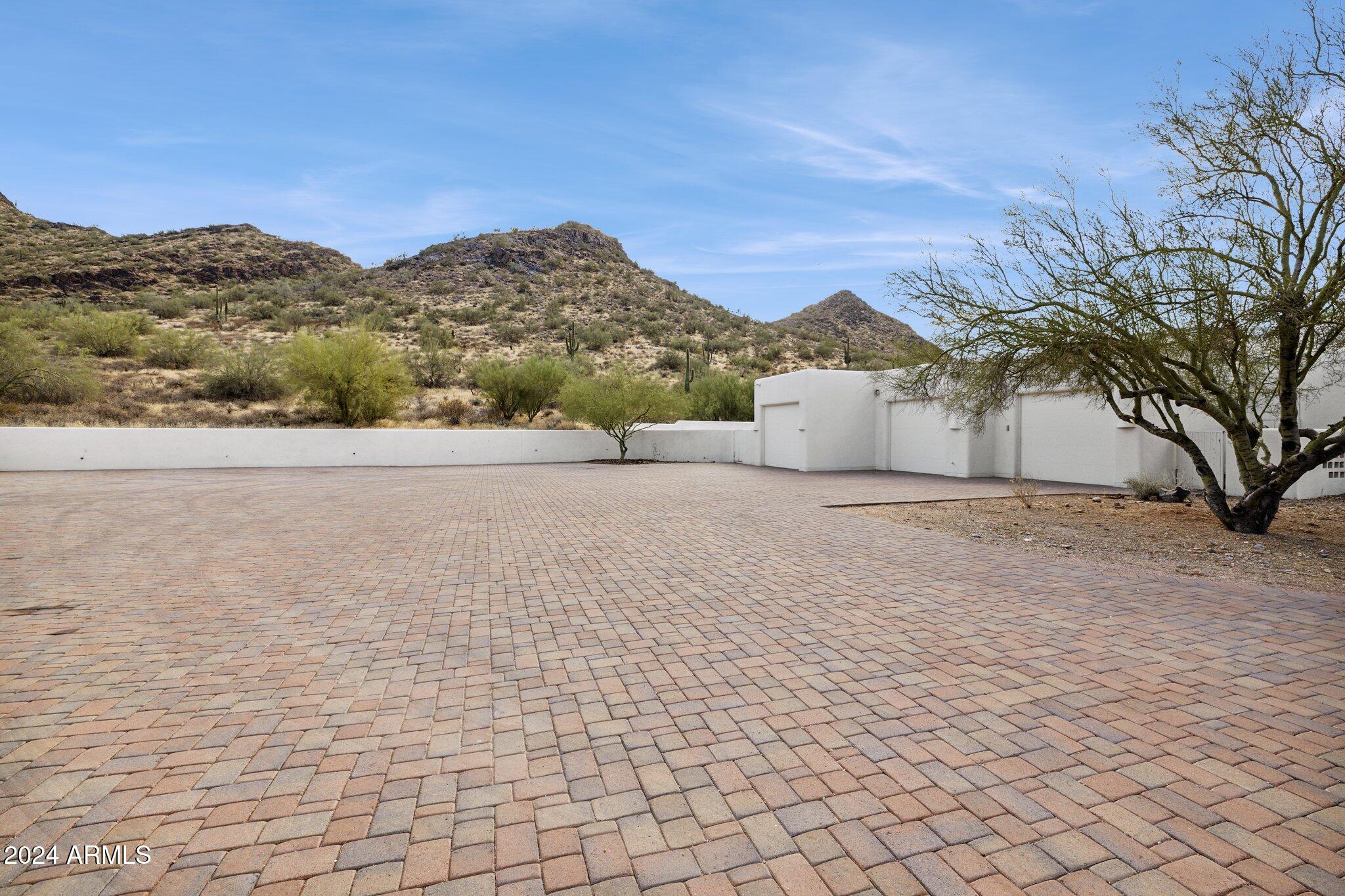 10225 E FOOTHILLS Drive