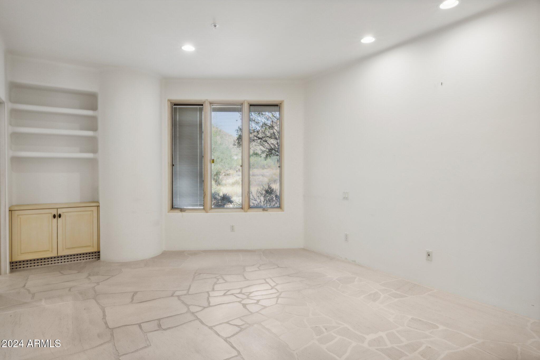 10225 E FOOTHILLS Drive