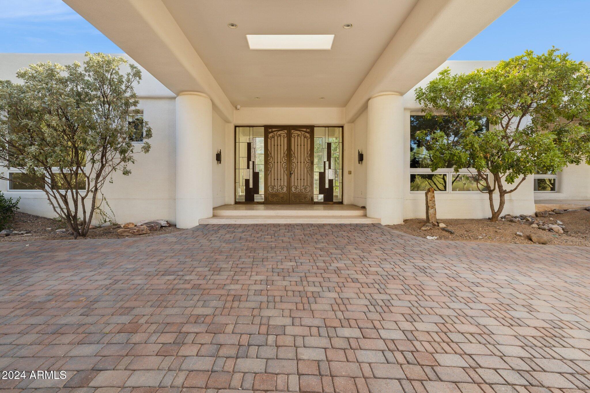 10225 E FOOTHILLS Drive