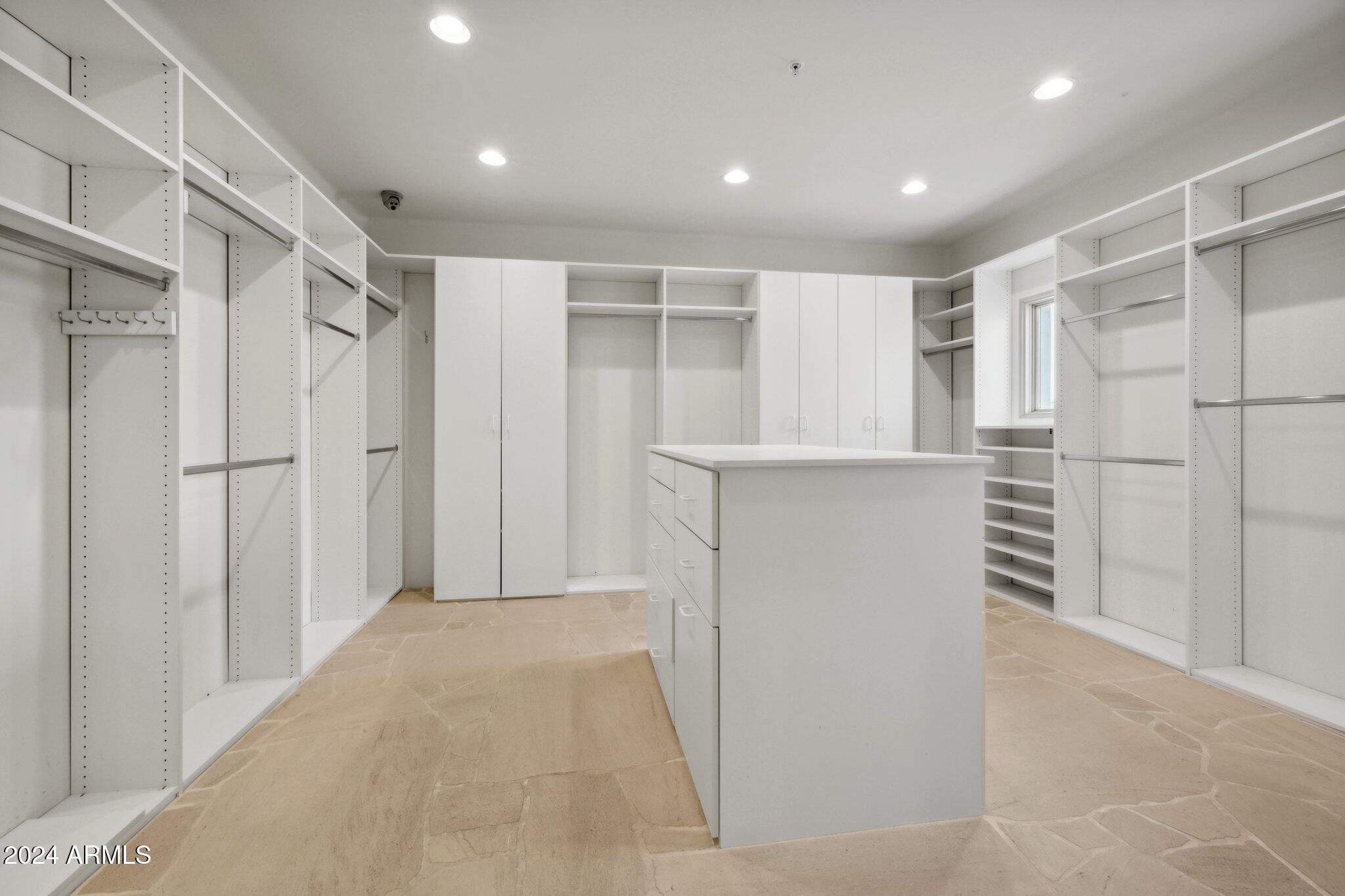 10225 E FOOTHILLS Drive