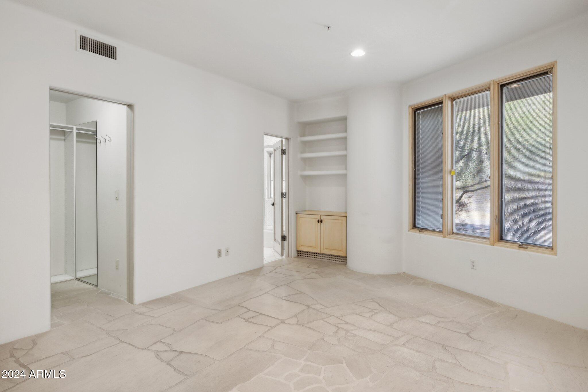10225 E FOOTHILLS Drive