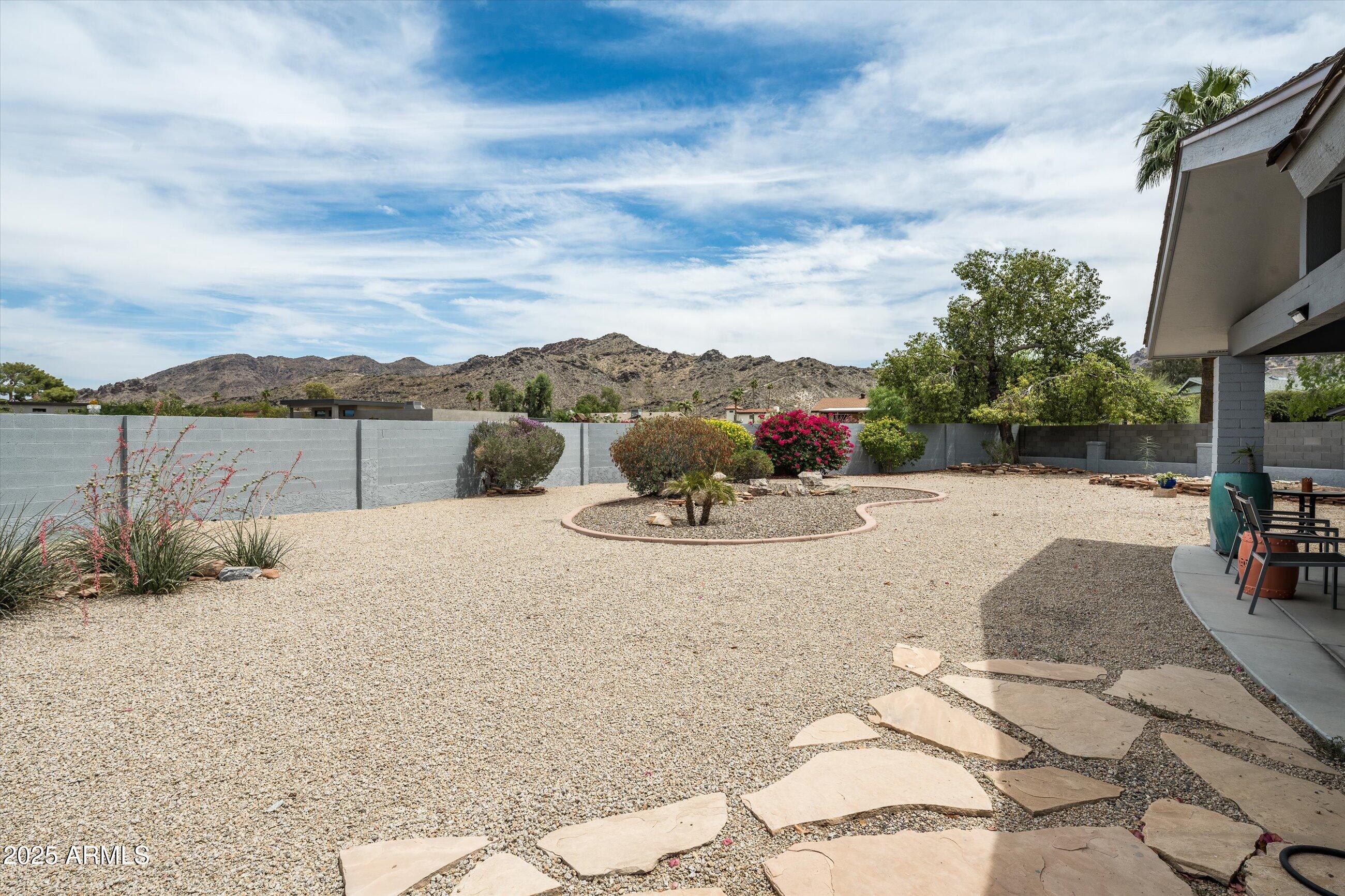 9039 N CONCHO Lane
