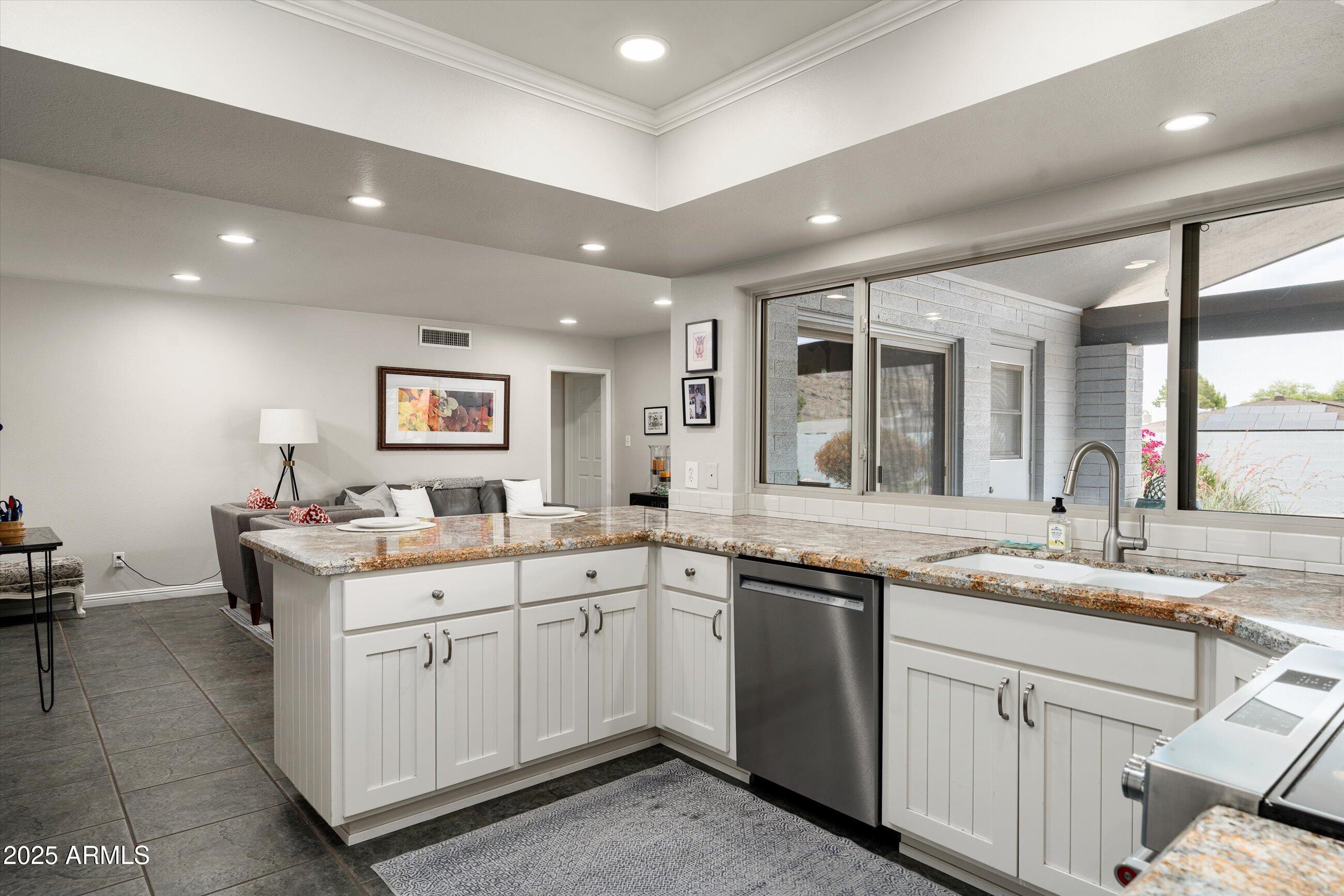 9039 N CONCHO Lane