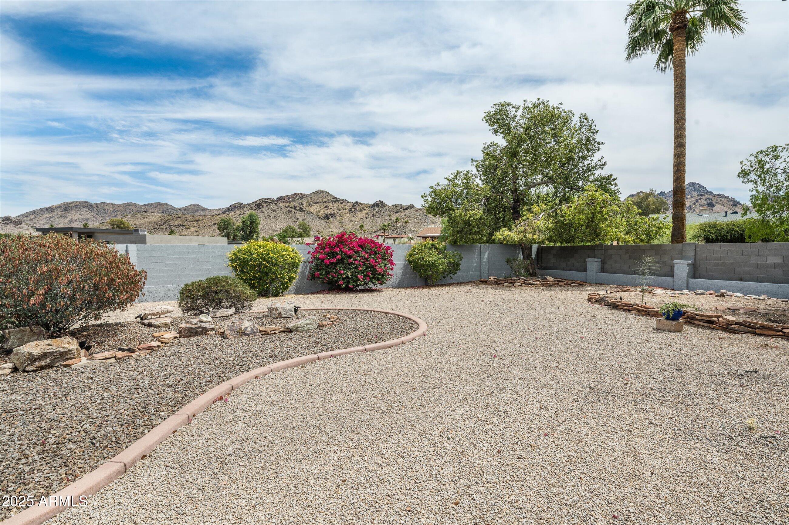 9039 N CONCHO Lane