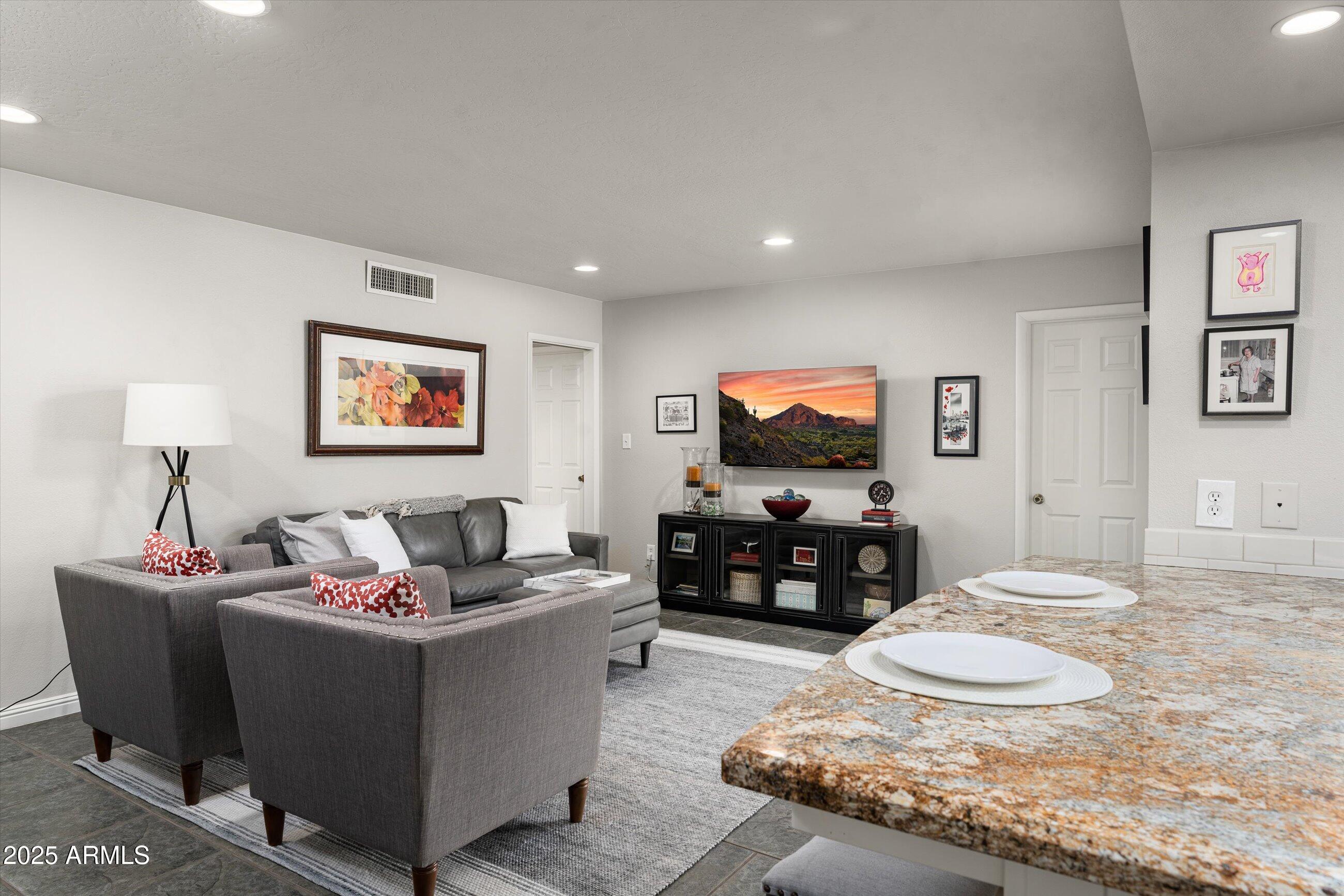9039 N CONCHO Lane