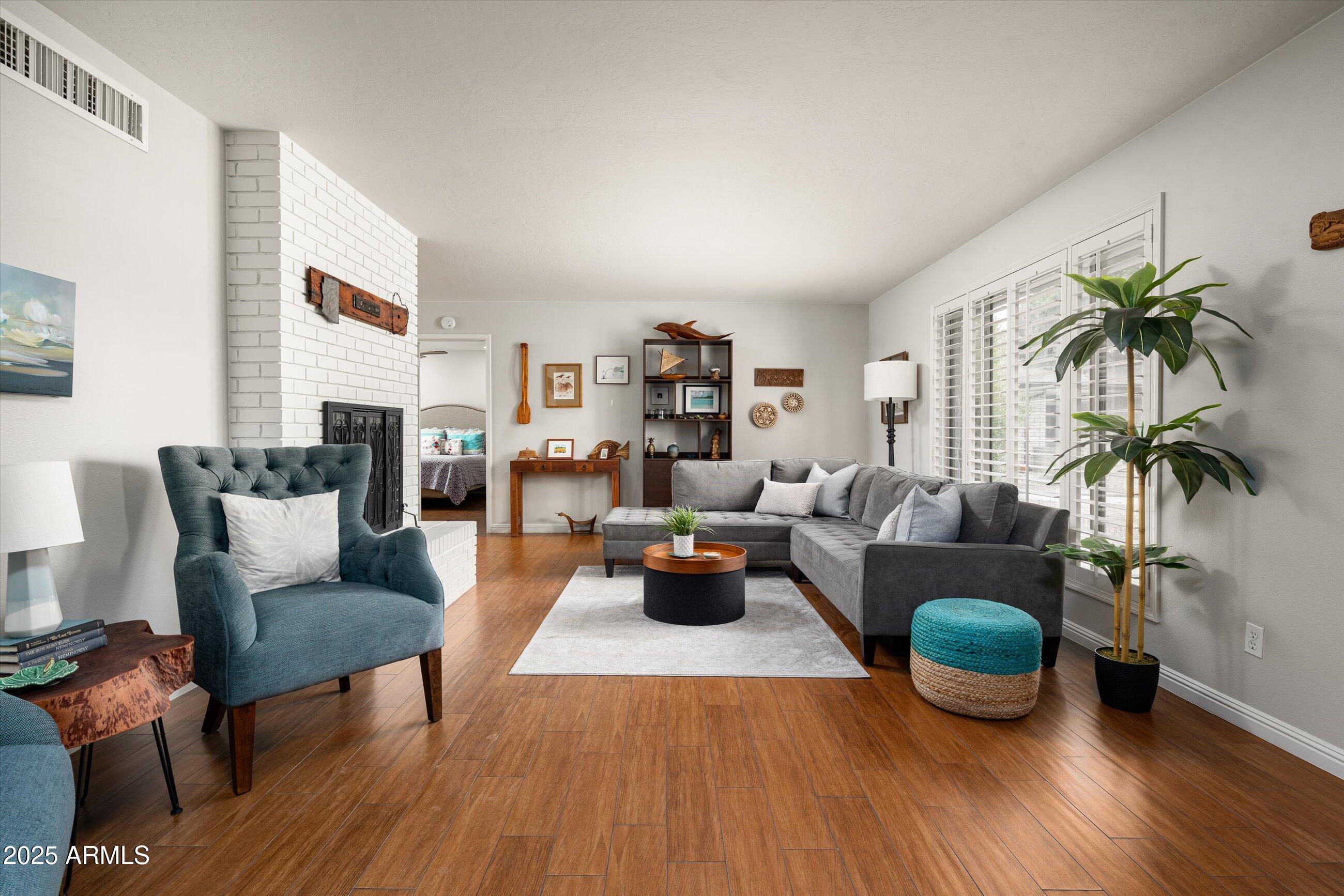 9039 N CONCHO Lane