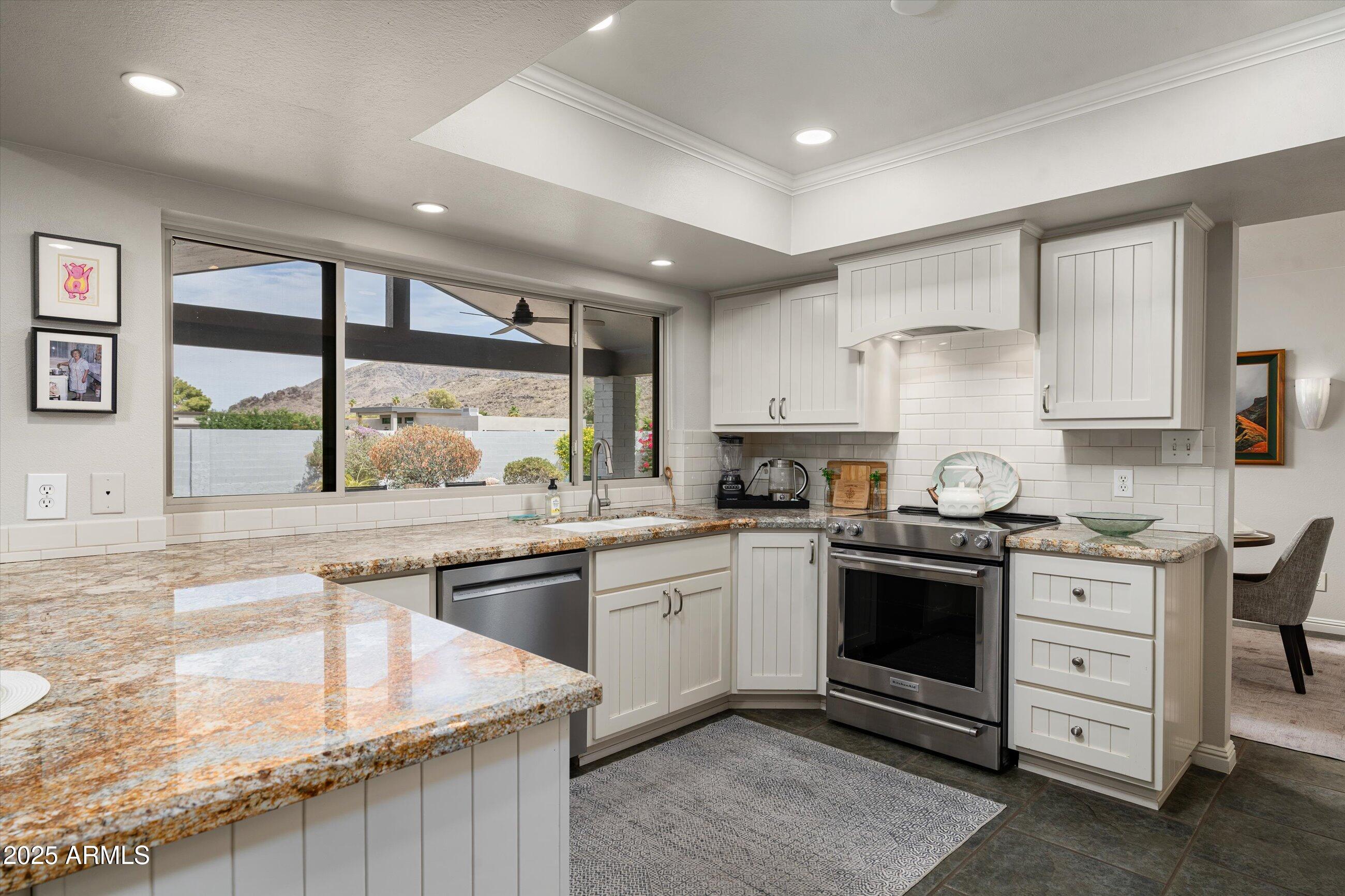 9039 N CONCHO Lane