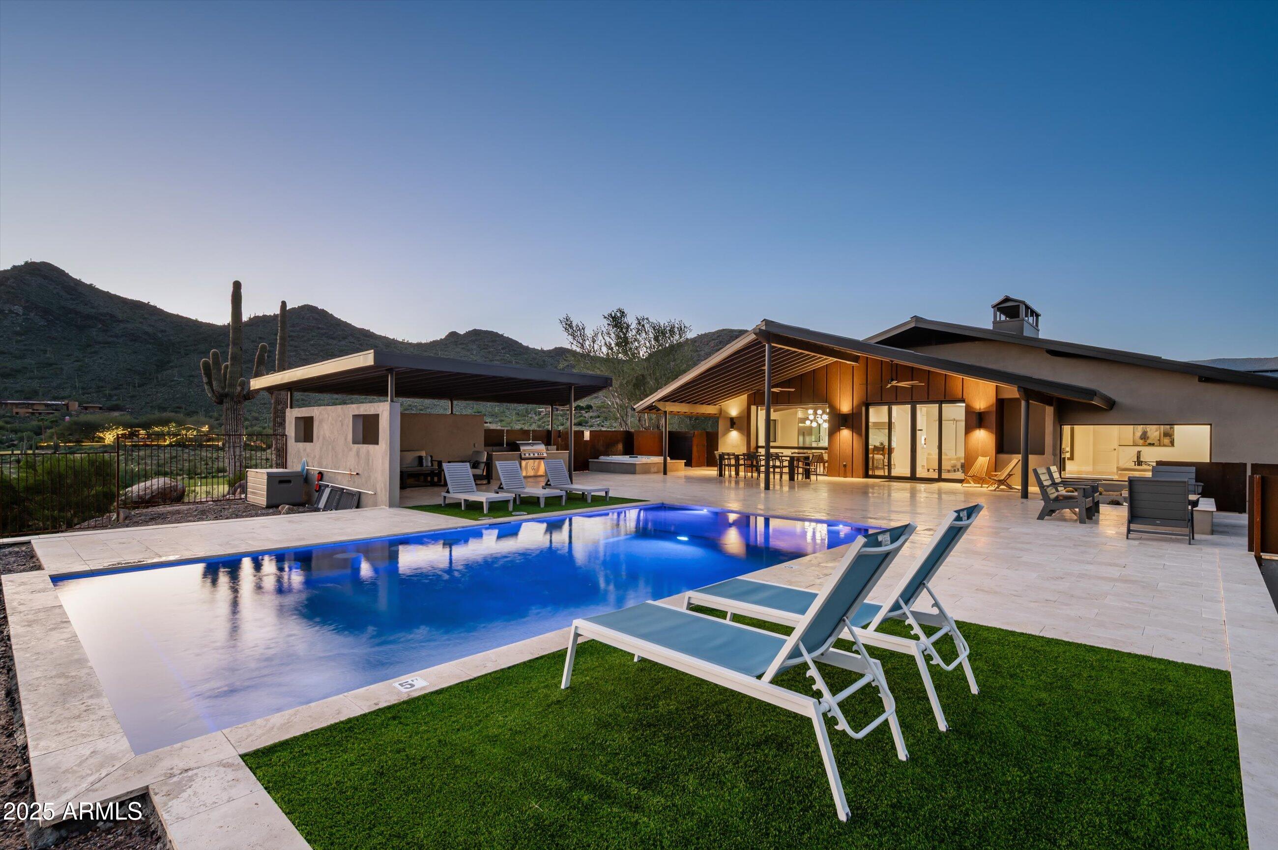 5201 E ROCKAWAY HILLS Drive