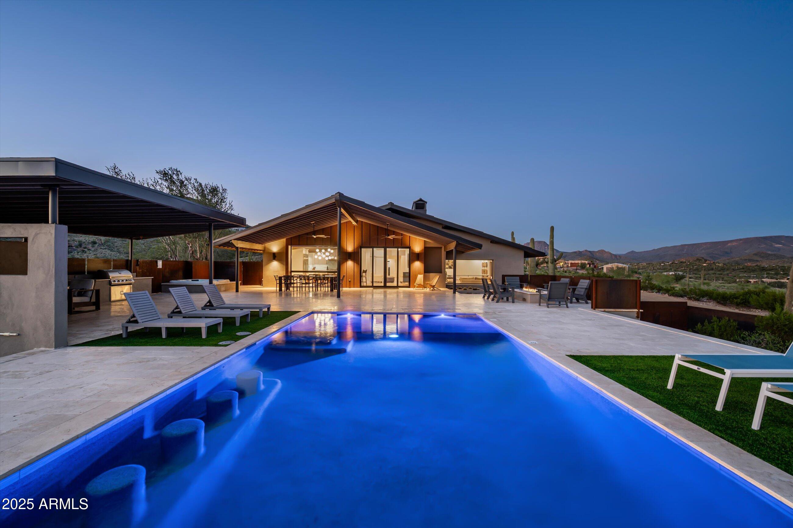 5201 E ROCKAWAY HILLS Drive