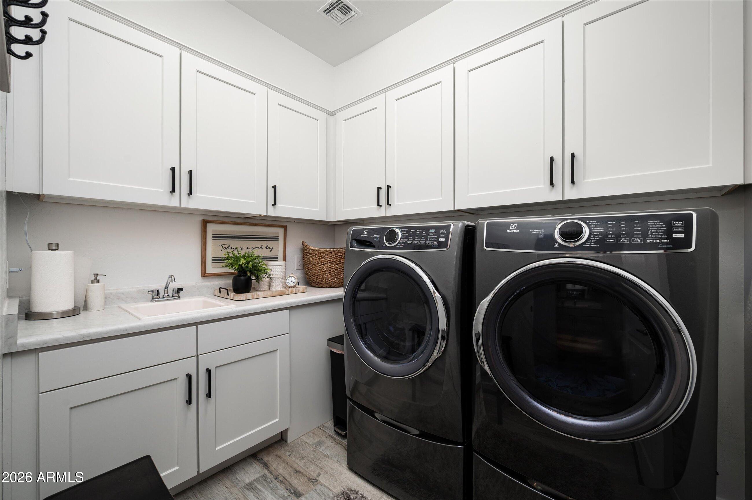 6138 E VIA DEL SOL Drive