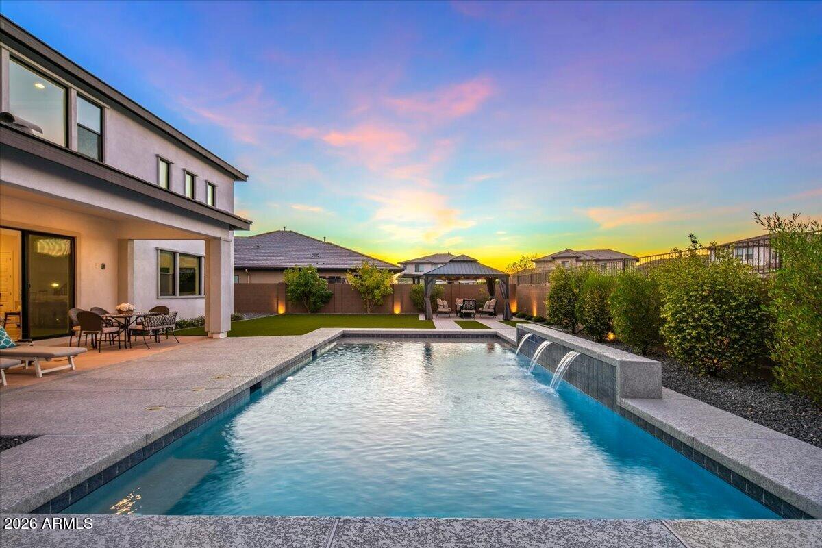 1812 E FALLEN LEAF Lane