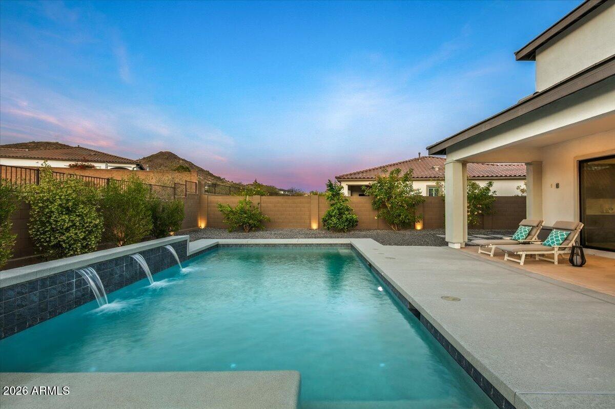 1812 E FALLEN LEAF Lane