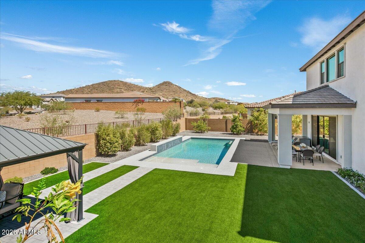 1812 E FALLEN LEAF Lane