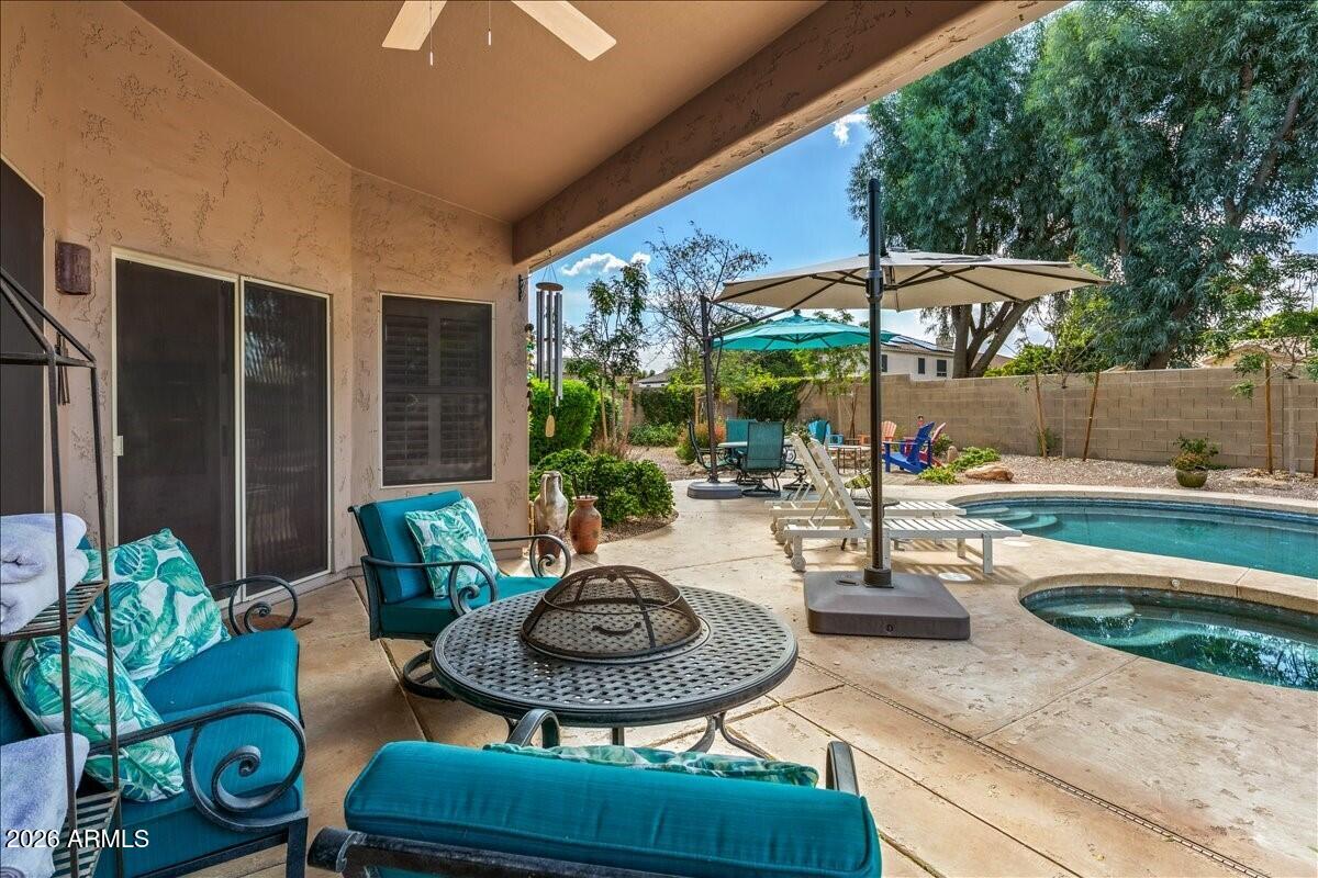 5227 E LIBBY Street