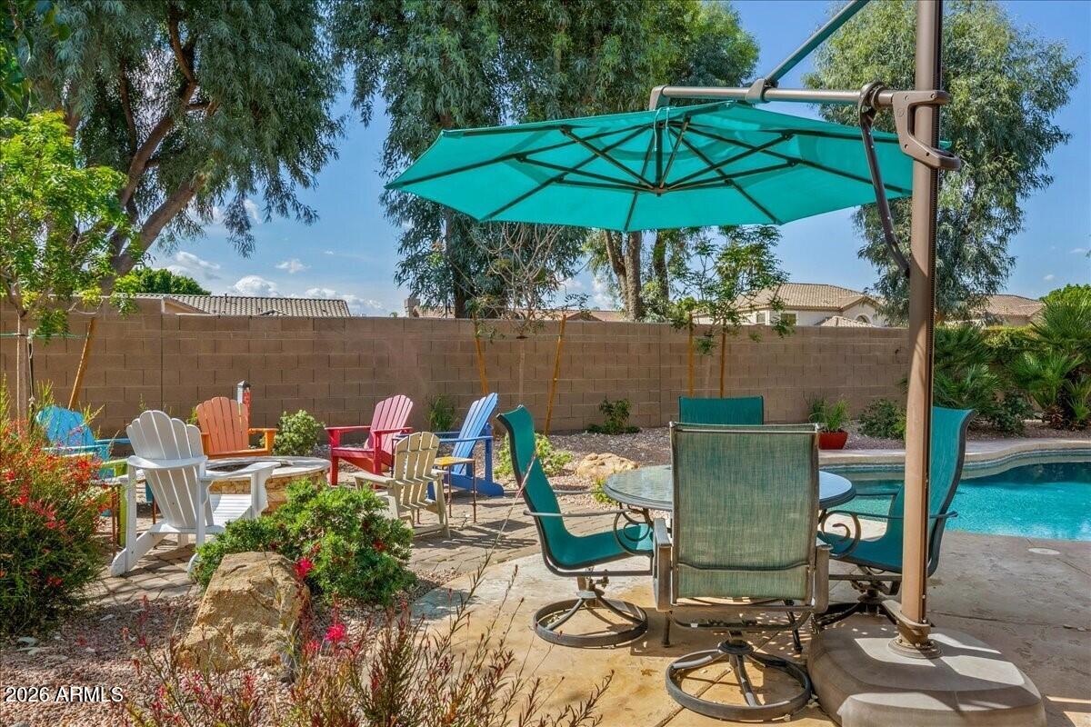 5227 E LIBBY Street