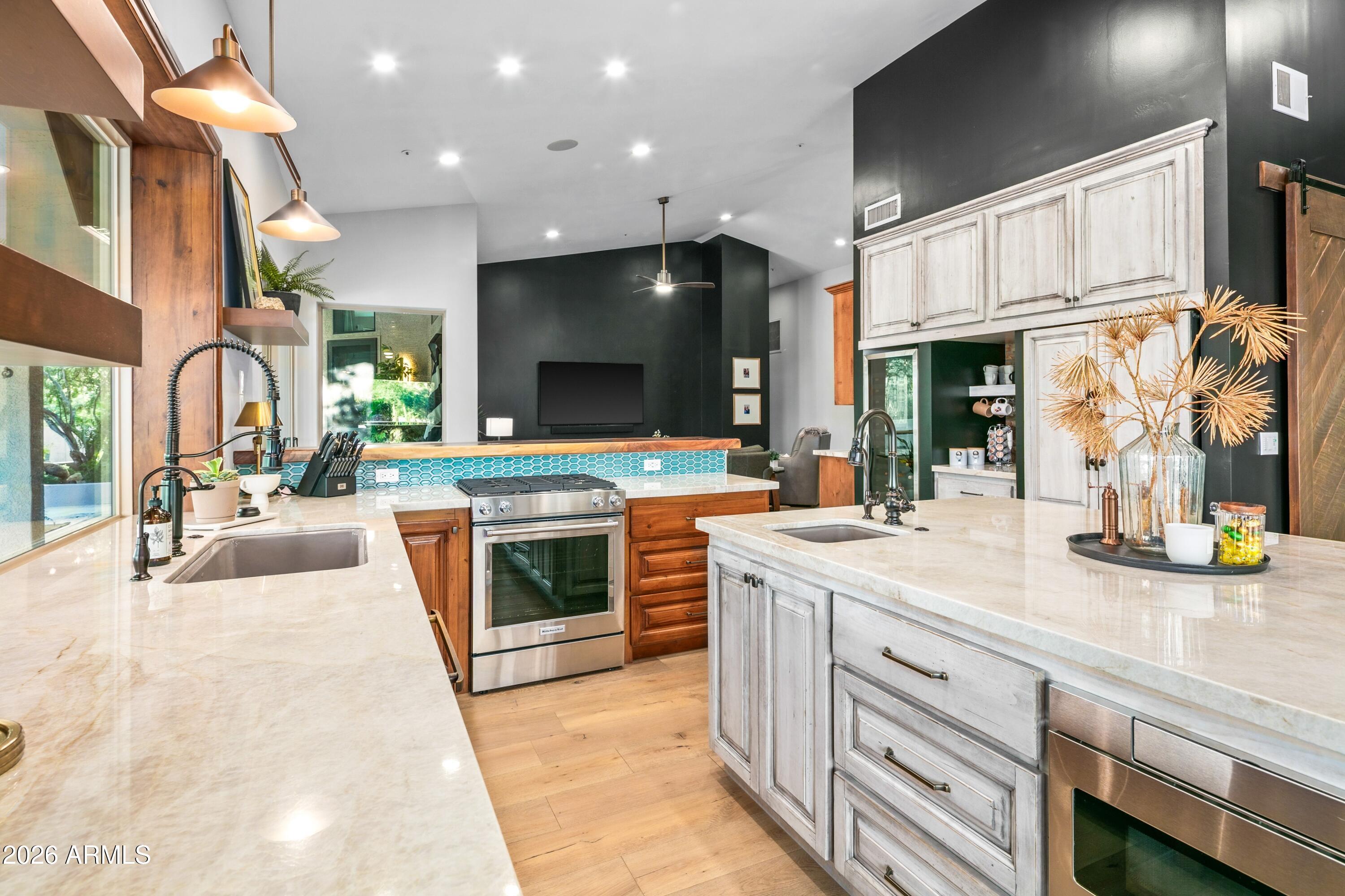 8667 E LARIAT Lane