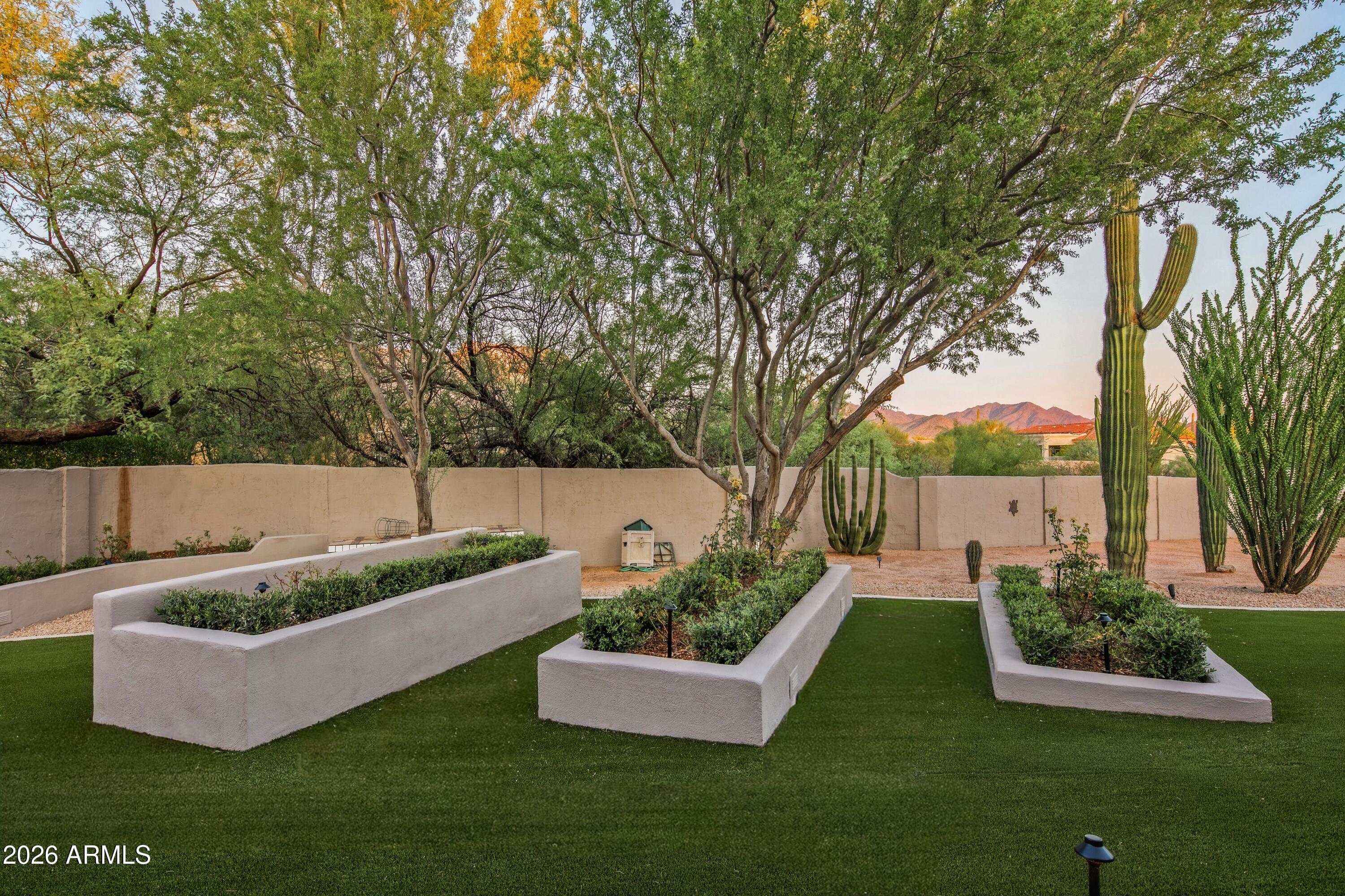 8667 E LARIAT Lane