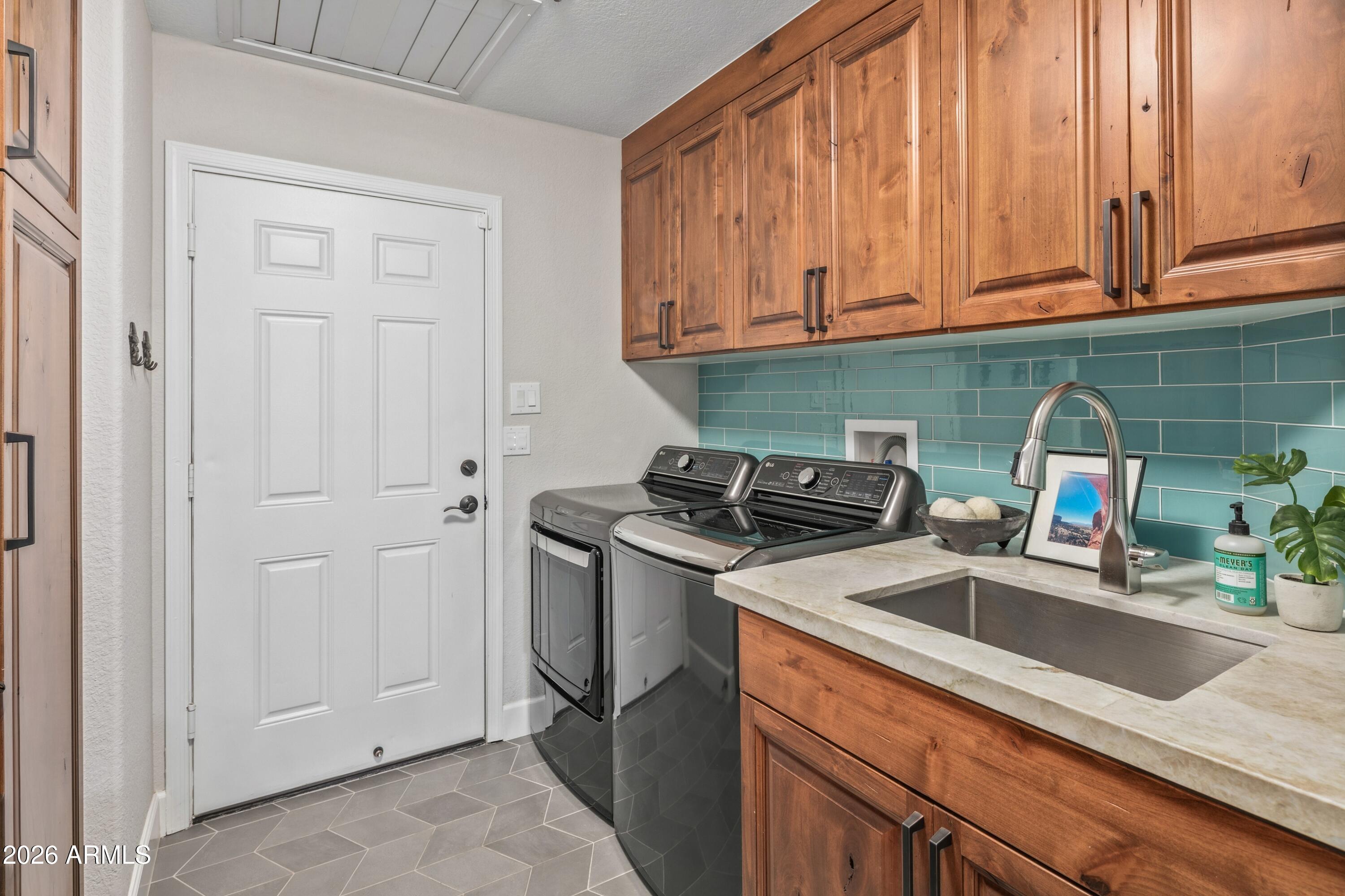 8667 E LARIAT Lane