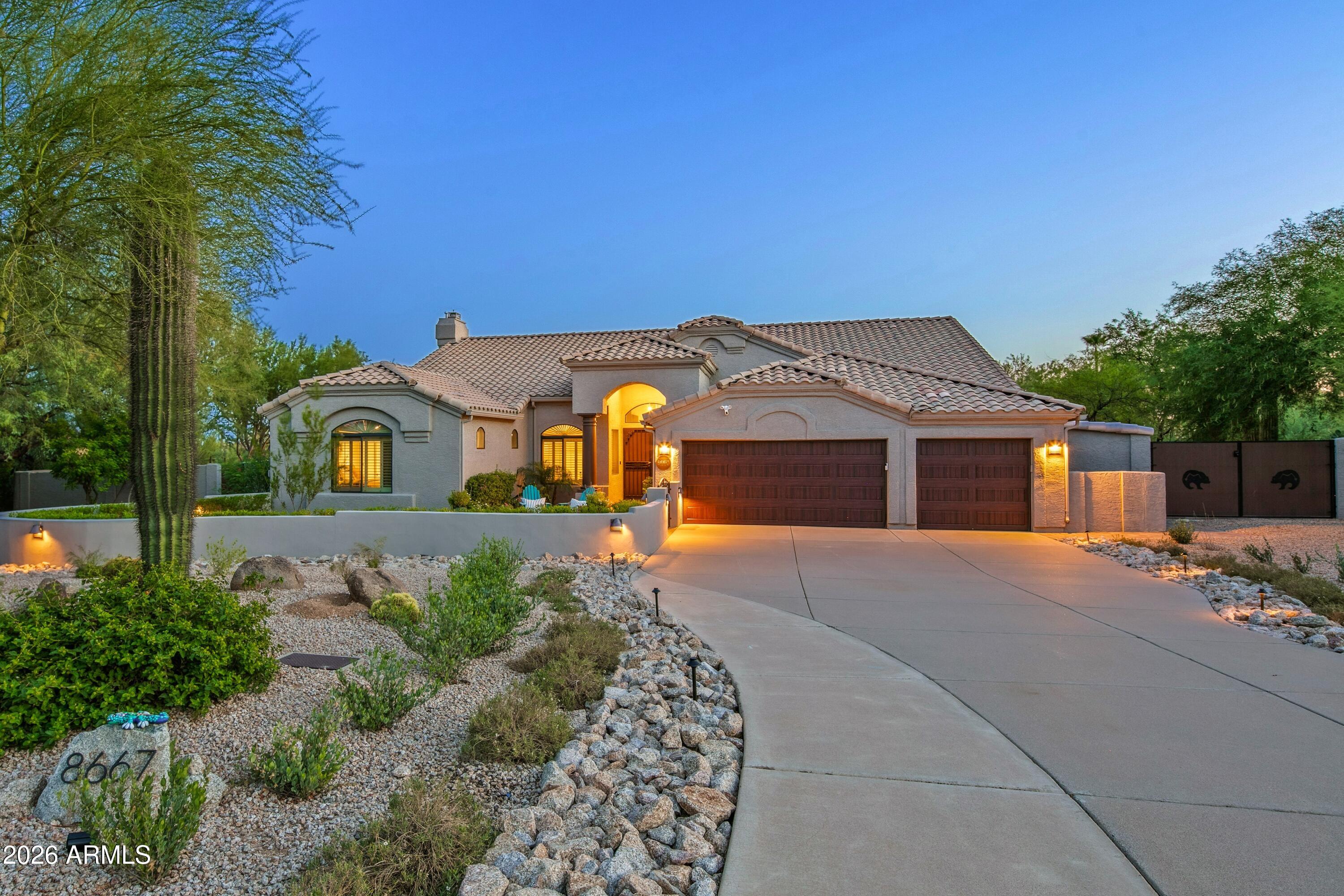 8667 E LARIAT Lane