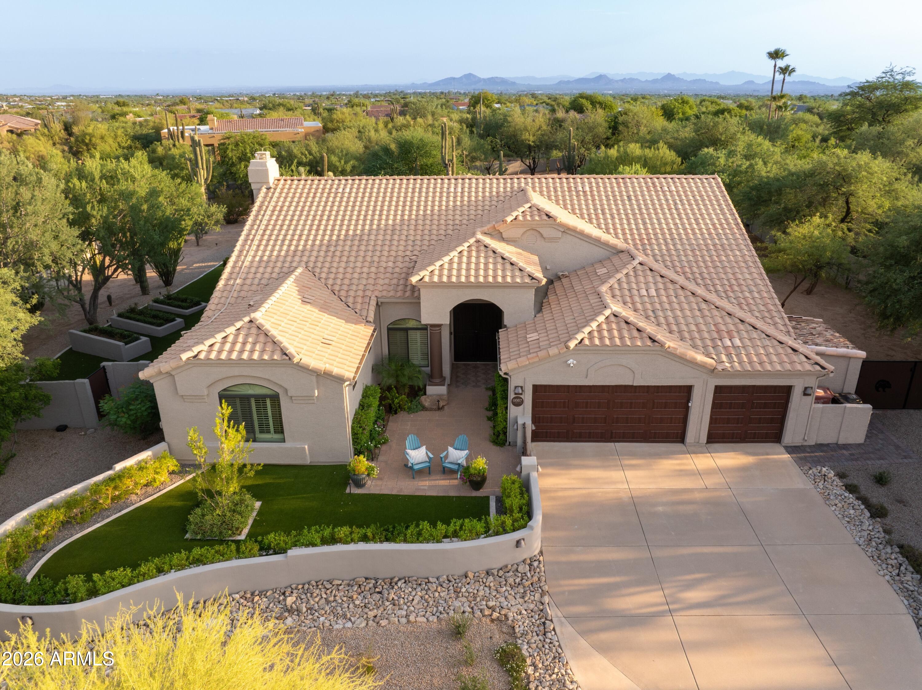 8667 E LARIAT Lane